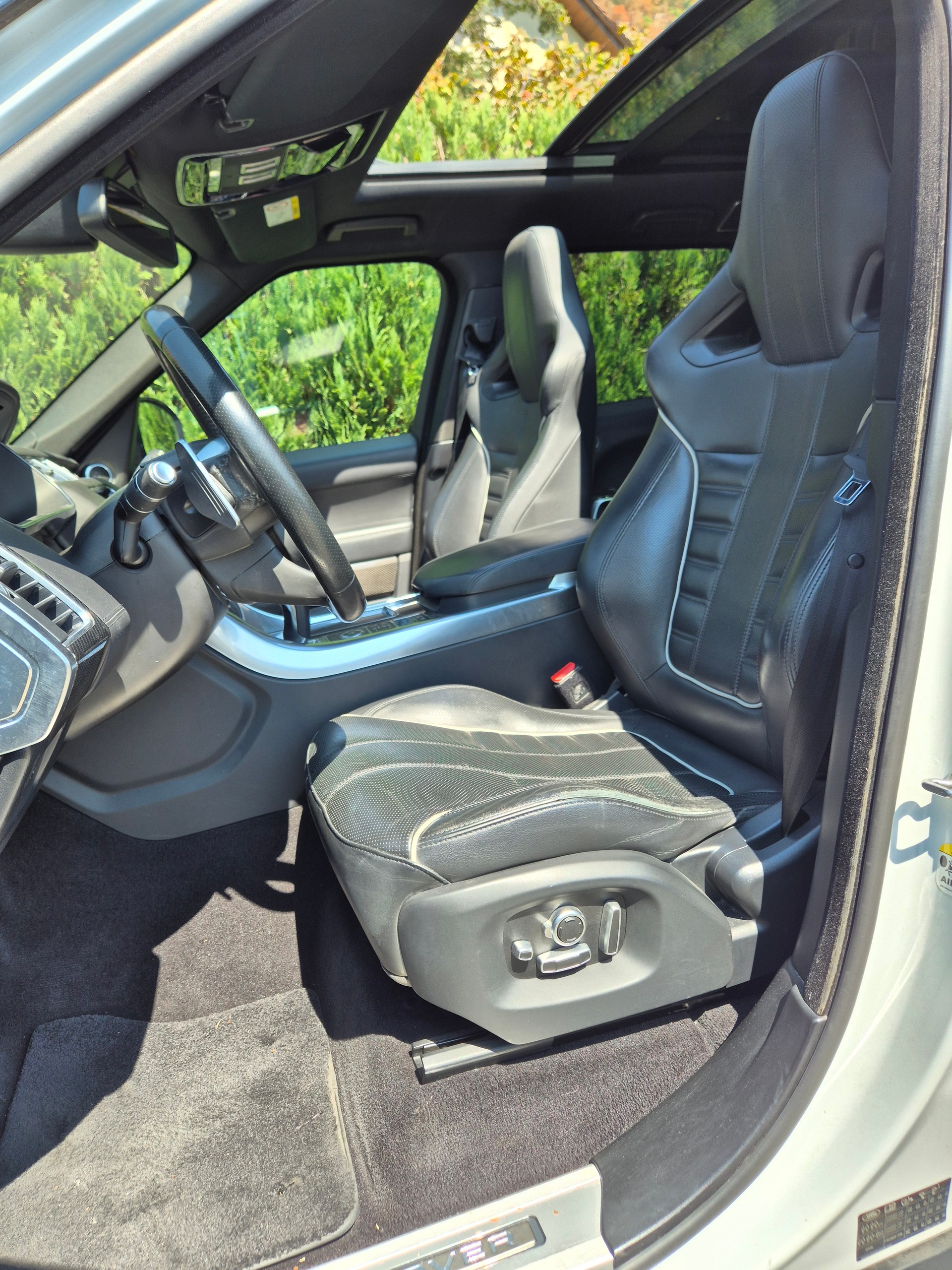 LAND ROVER Range Rover Sport 5.0 V8 SVR-image-9