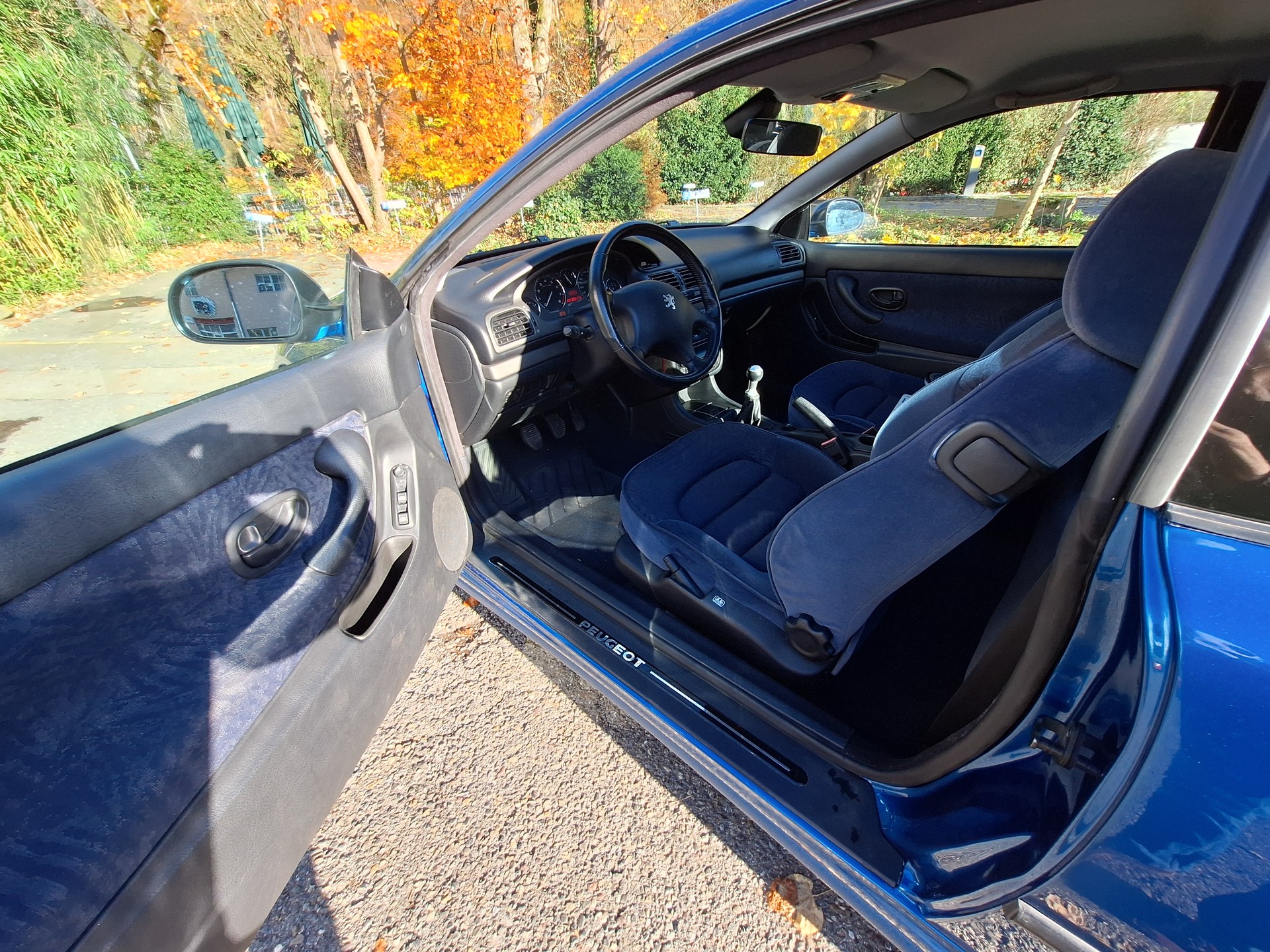 PEUGEOT 406 Coupé 2.0 16V-image-8