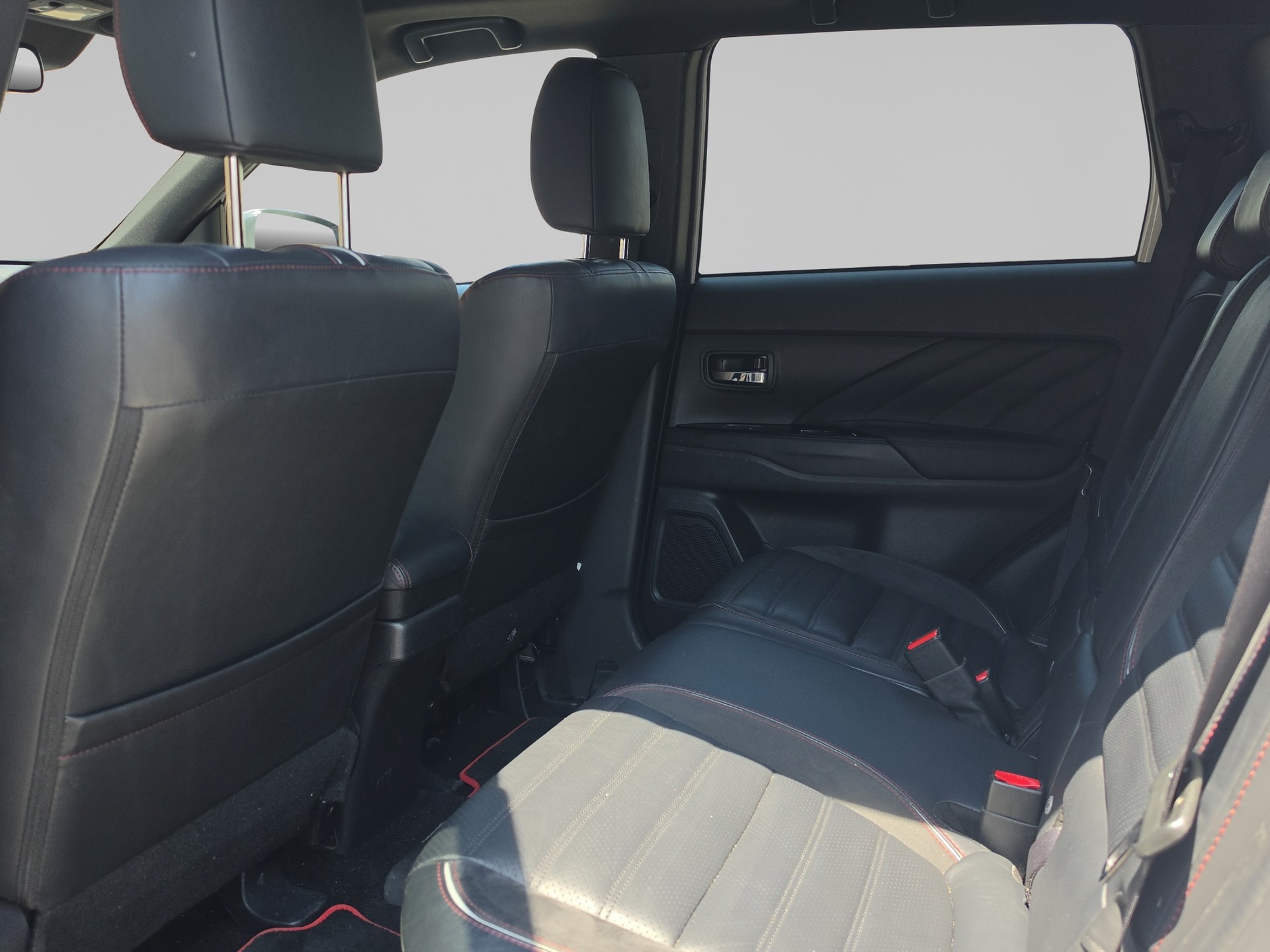MITSUBISHI Outlander 2.0 PHEV Style Anniversary 4WD Automatic-image-10