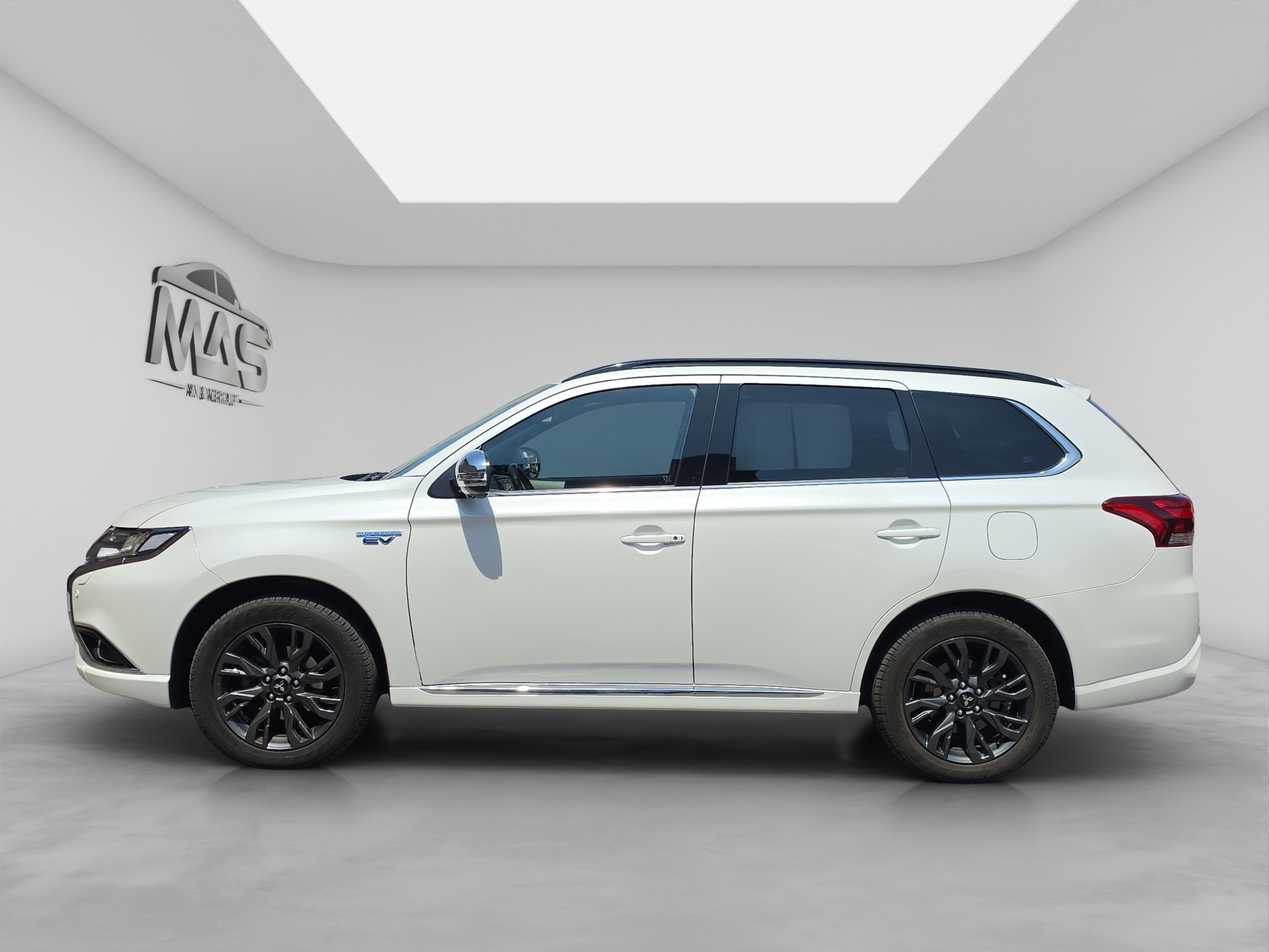 MITSUBISHI Outlander 2.0 PHEV Style Anniversary 4WD Automatic-image-2