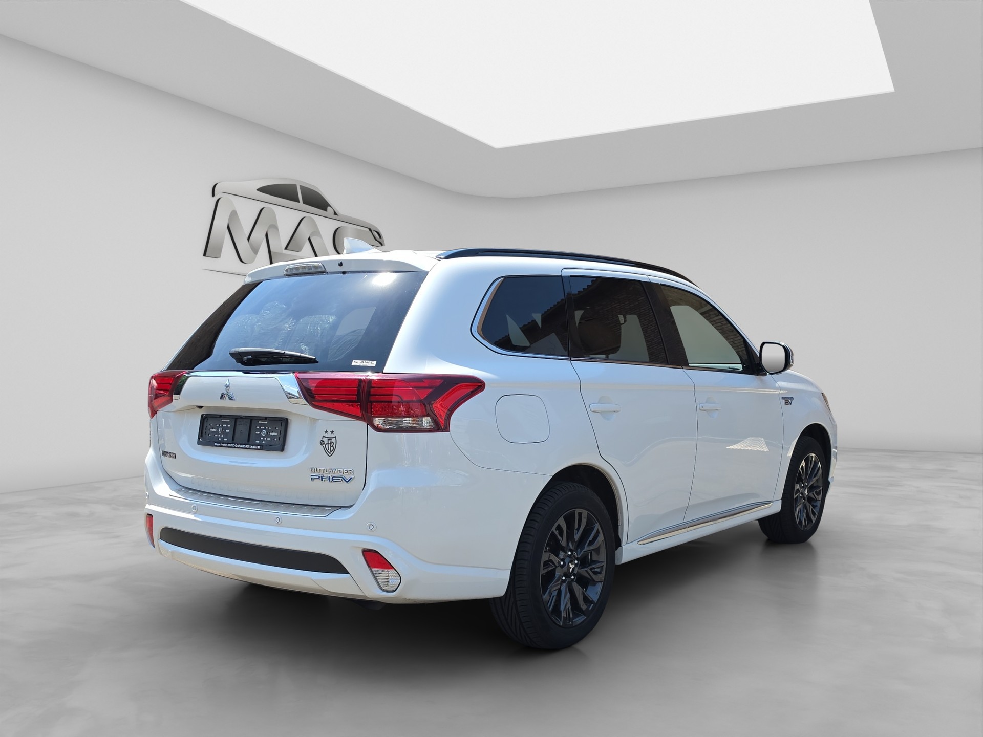 MITSUBISHI Outlander 2.0 PHEV Style Anniversary 4WD Automatic-image-5