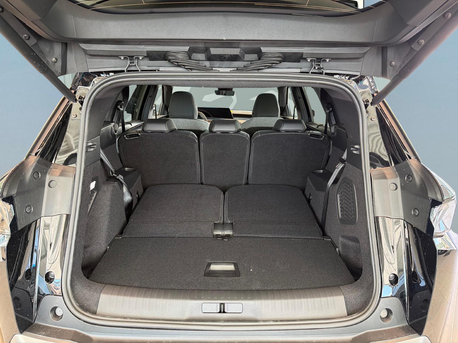 PEUGEOT 5008 1.6 PHEV 225 GT Exclusive-image-11