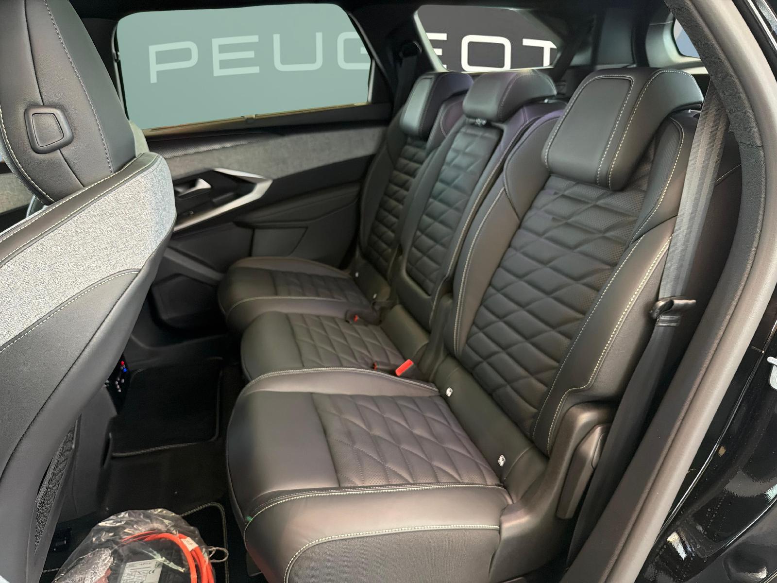 PEUGEOT 5008 1.6 PHEV 225 GT Exclusive-image-10