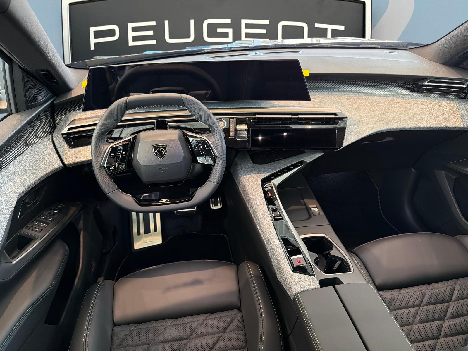 PEUGEOT 5008 1.6 PHEV 225 GT Exclusive-image-8