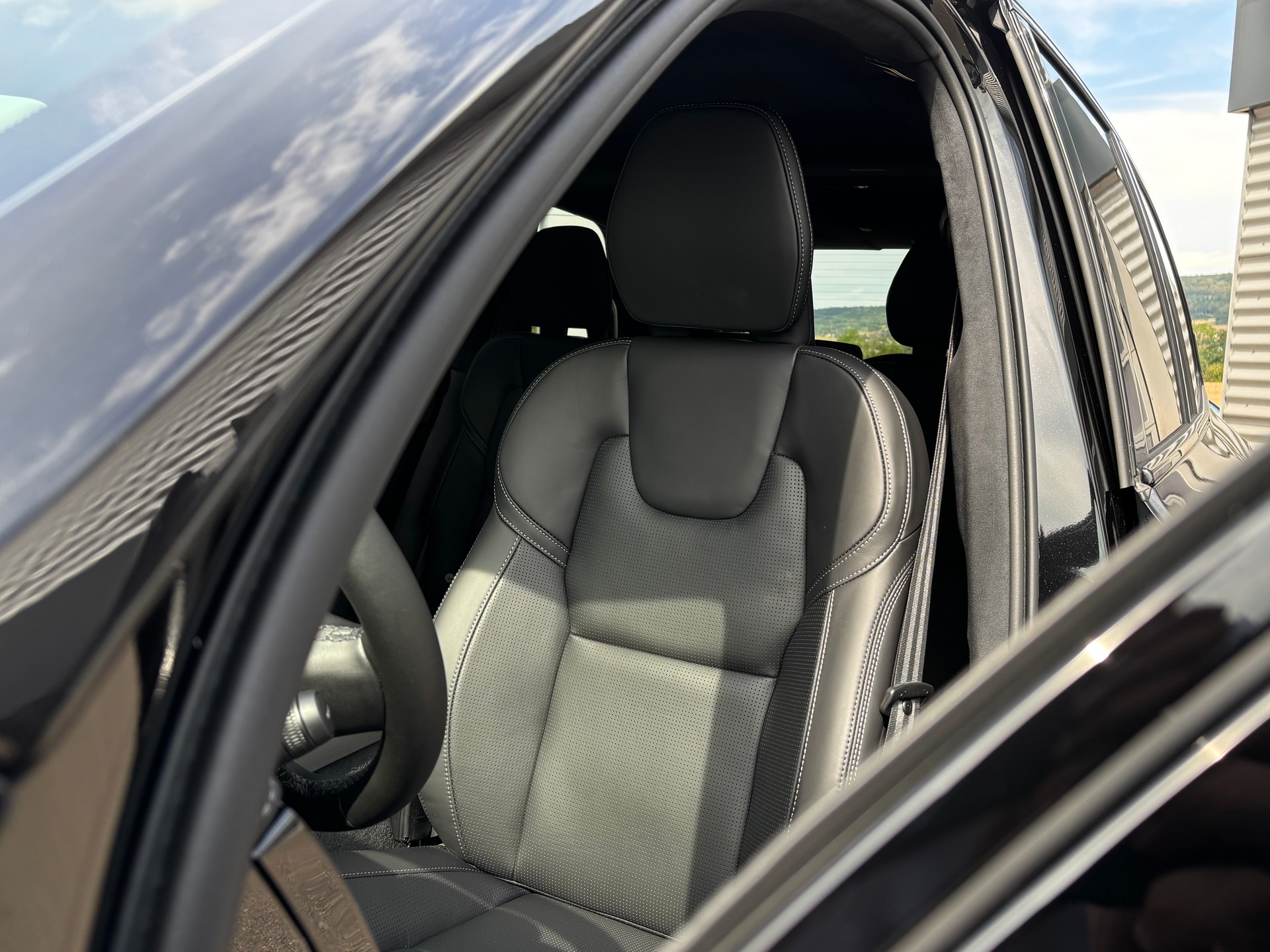 VOLVO XC90 2.0 T8 TE Black Edition eAWD-image-3