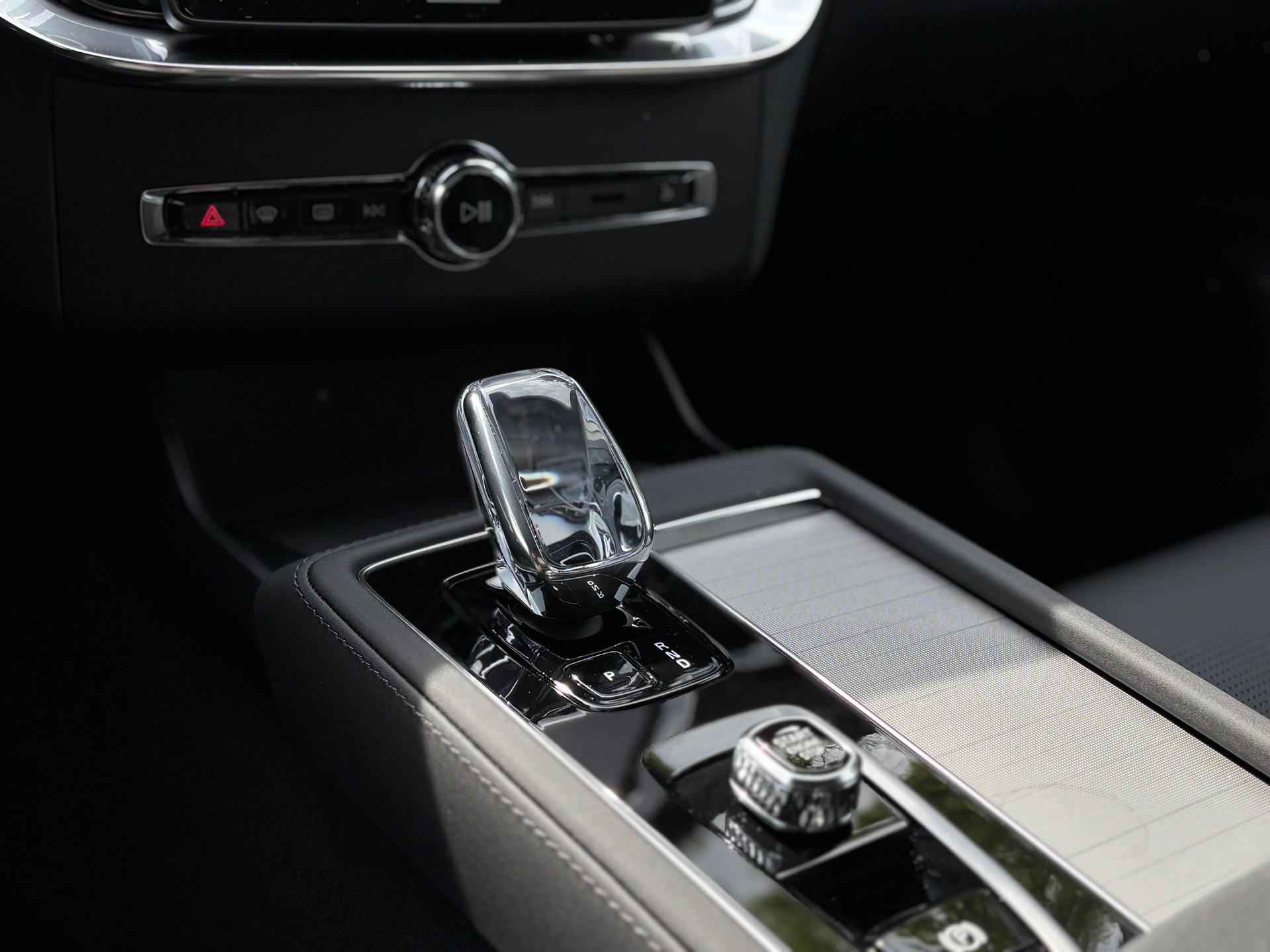 VOLVO XC90 2.0 T8 TE Black Edition eAWD-image-16