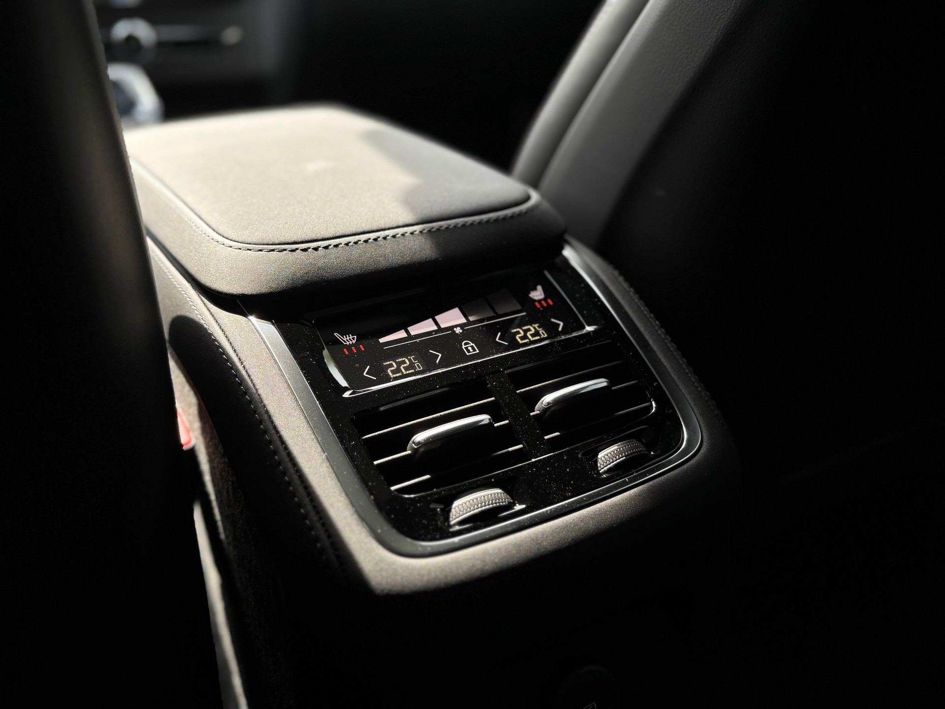 VOLVO XC90 2.0 T8 TE Black Edition eAWD-image-12