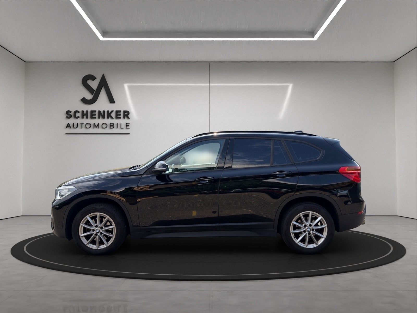 BMW X1 xDrive 18d Steptronic-showroom-element-1