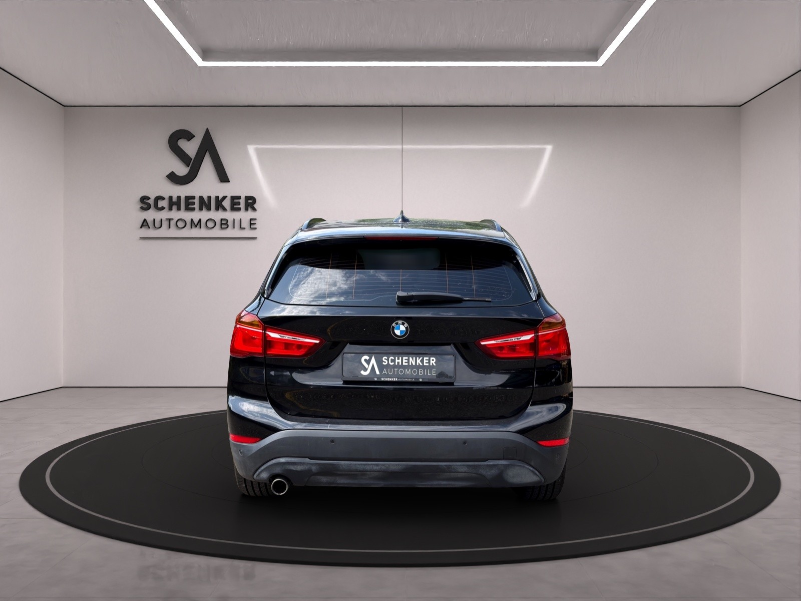 BMW X1 xDrive 18d Steptronic-showroom-element-3