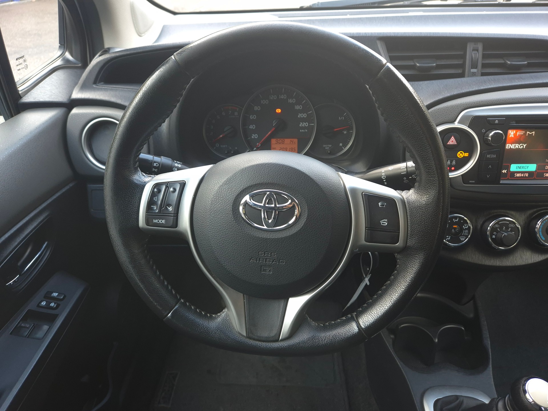 TOYOTA Yaris 1.33 Luna-image-18