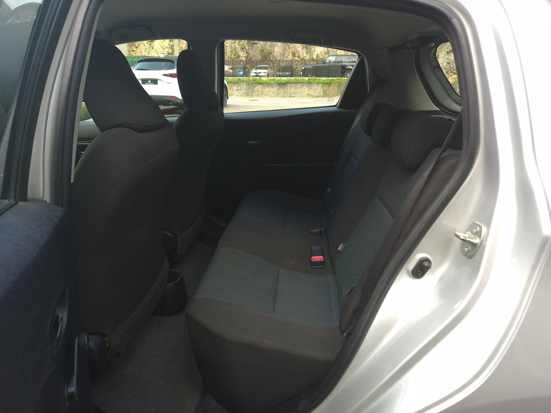TOYOTA Yaris 1.33 Luna-image-25