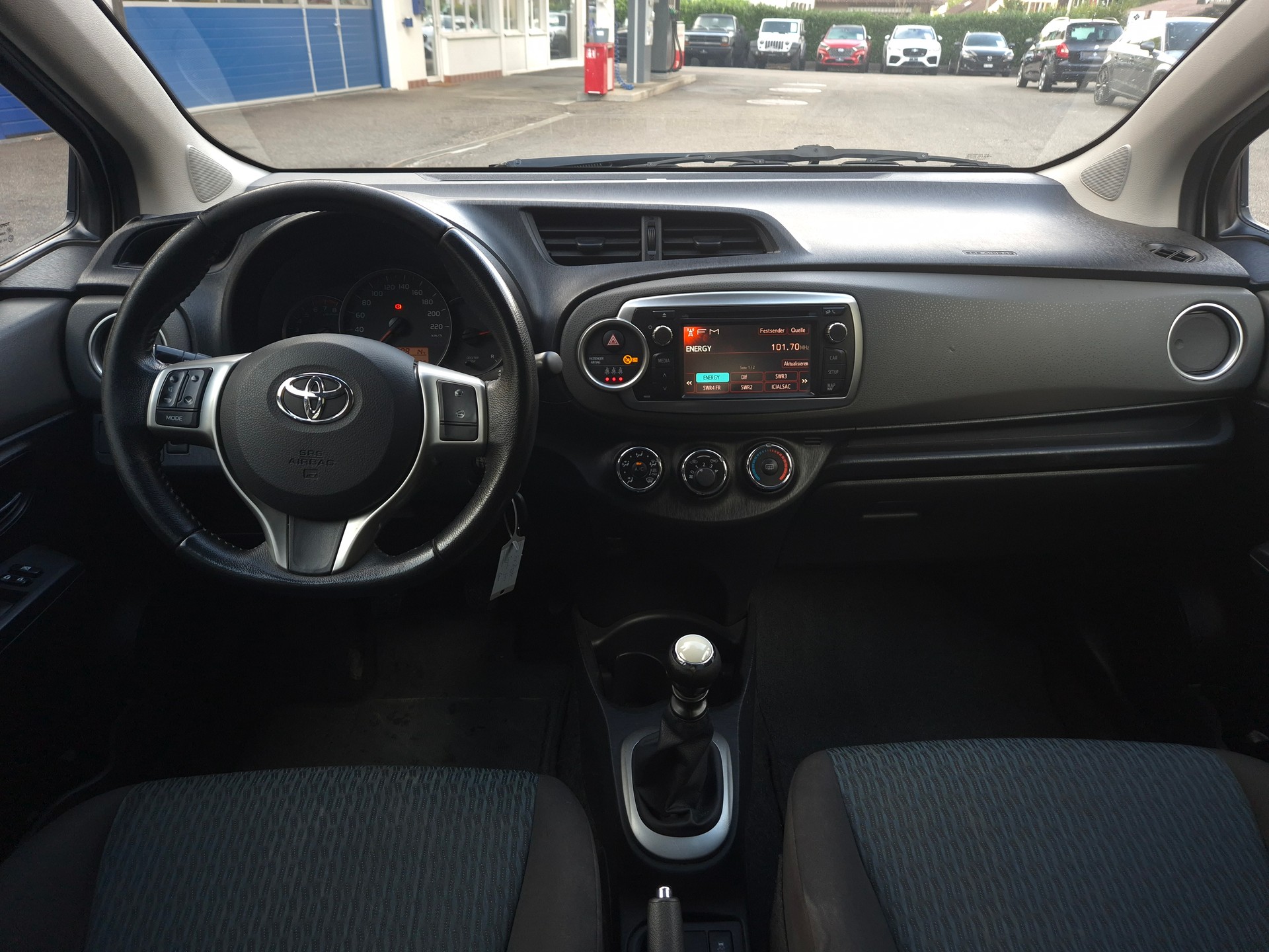 TOYOTA Yaris 1.33 Luna-image-17