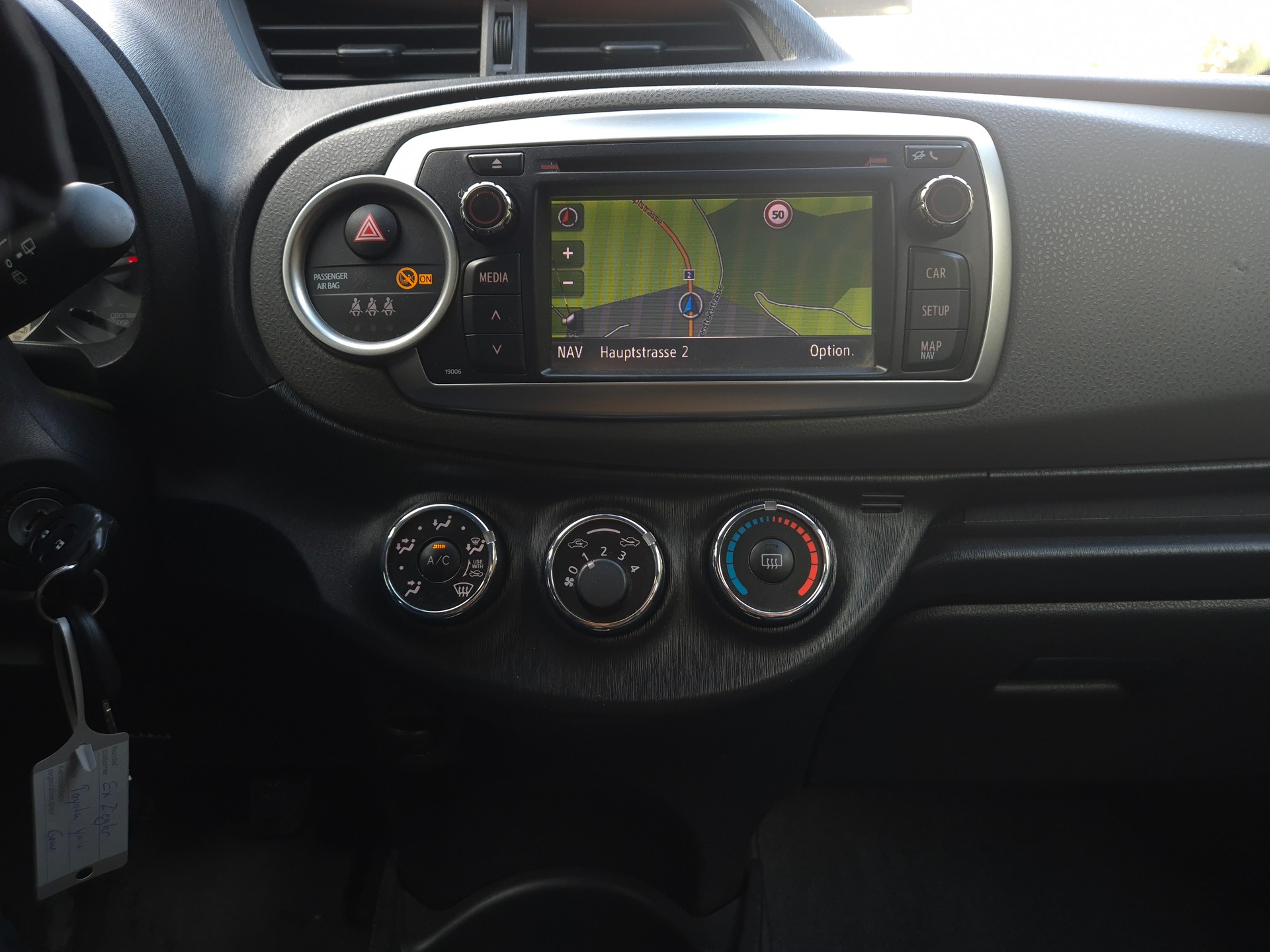 TOYOTA Yaris 1.33 Luna-image-20