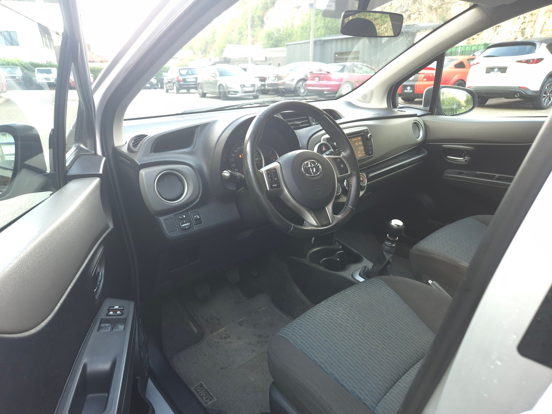 TOYOTA Yaris 1.33 Luna-image-16