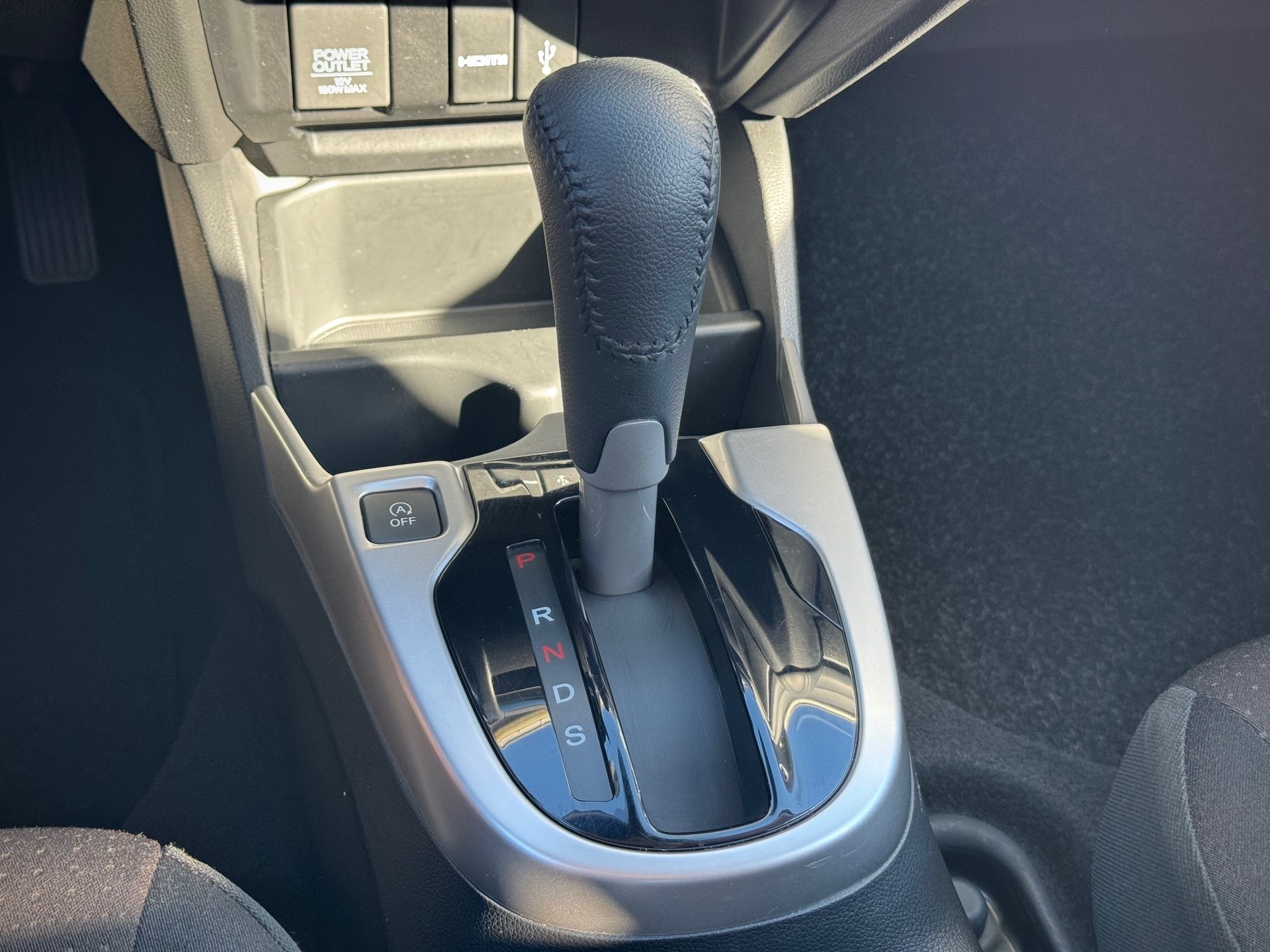 HONDA Jazz 1.3i-VTEC Elegance CVT - Véhicule Suisse (CH)-image-11
