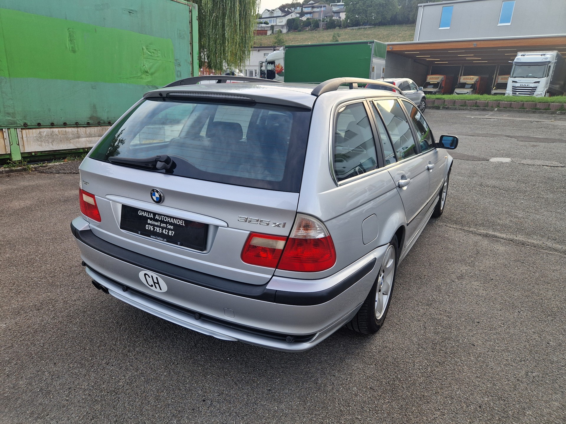 BMW 325xi Touring-image-6