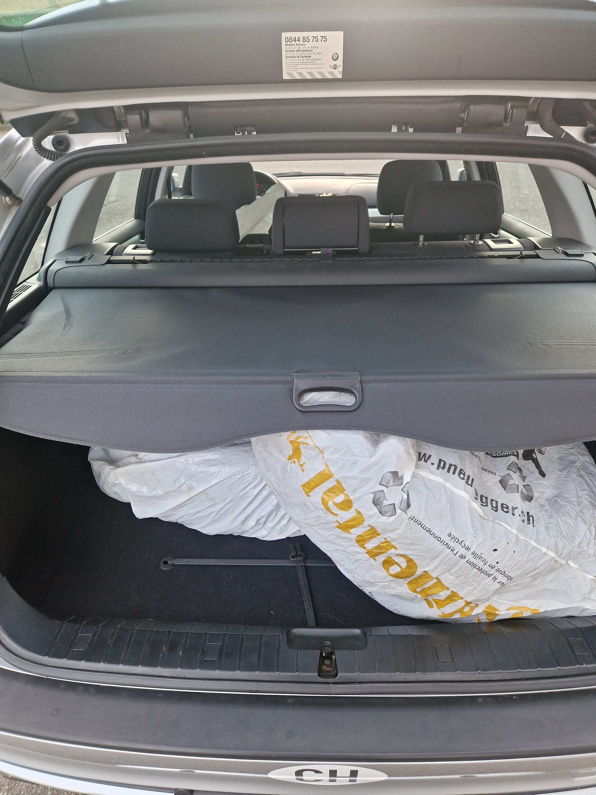 BMW 325xi Touring-image-11