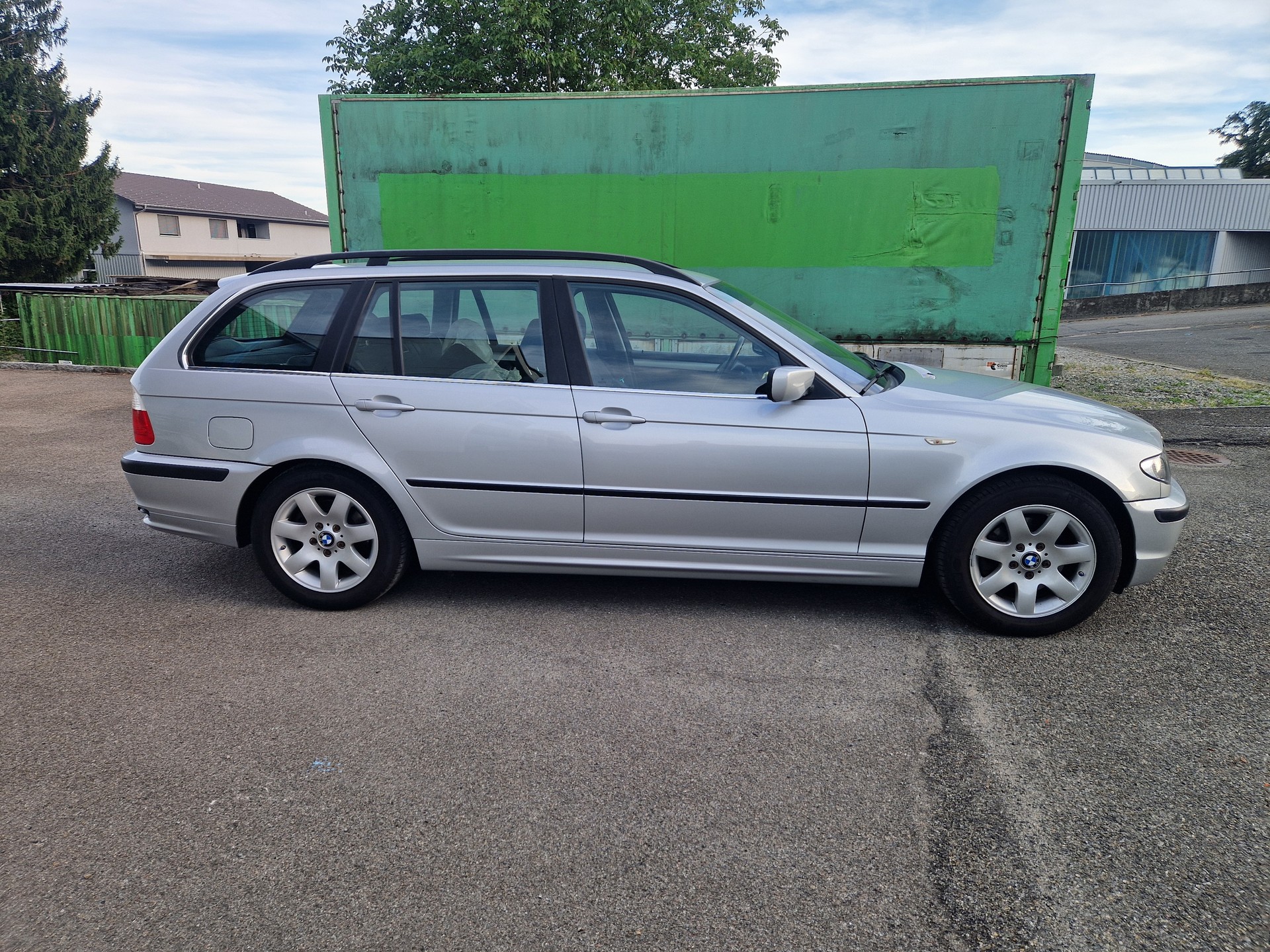 BMW 325xi Touring-image-4