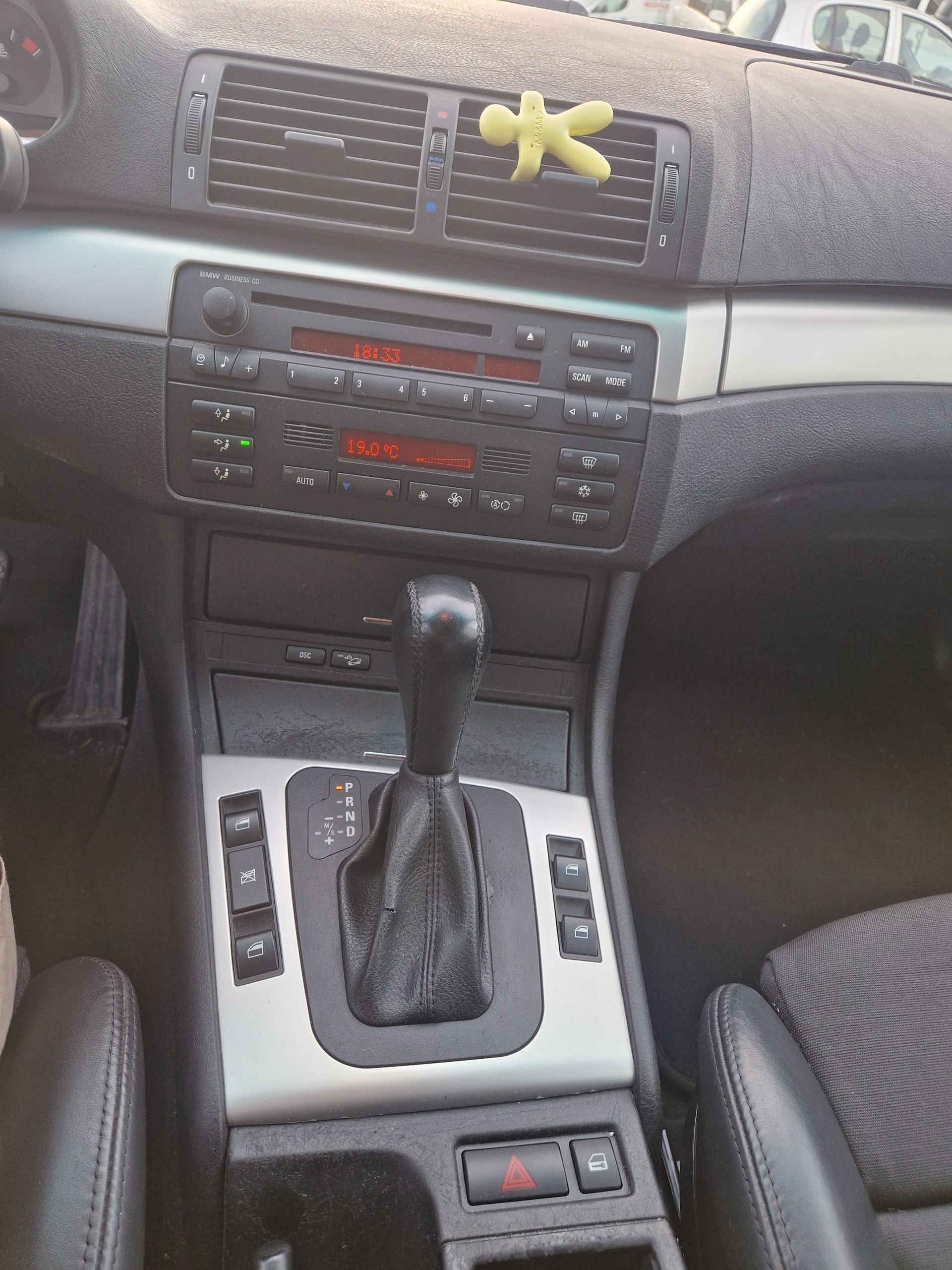 BMW 325xi Touring-image-9