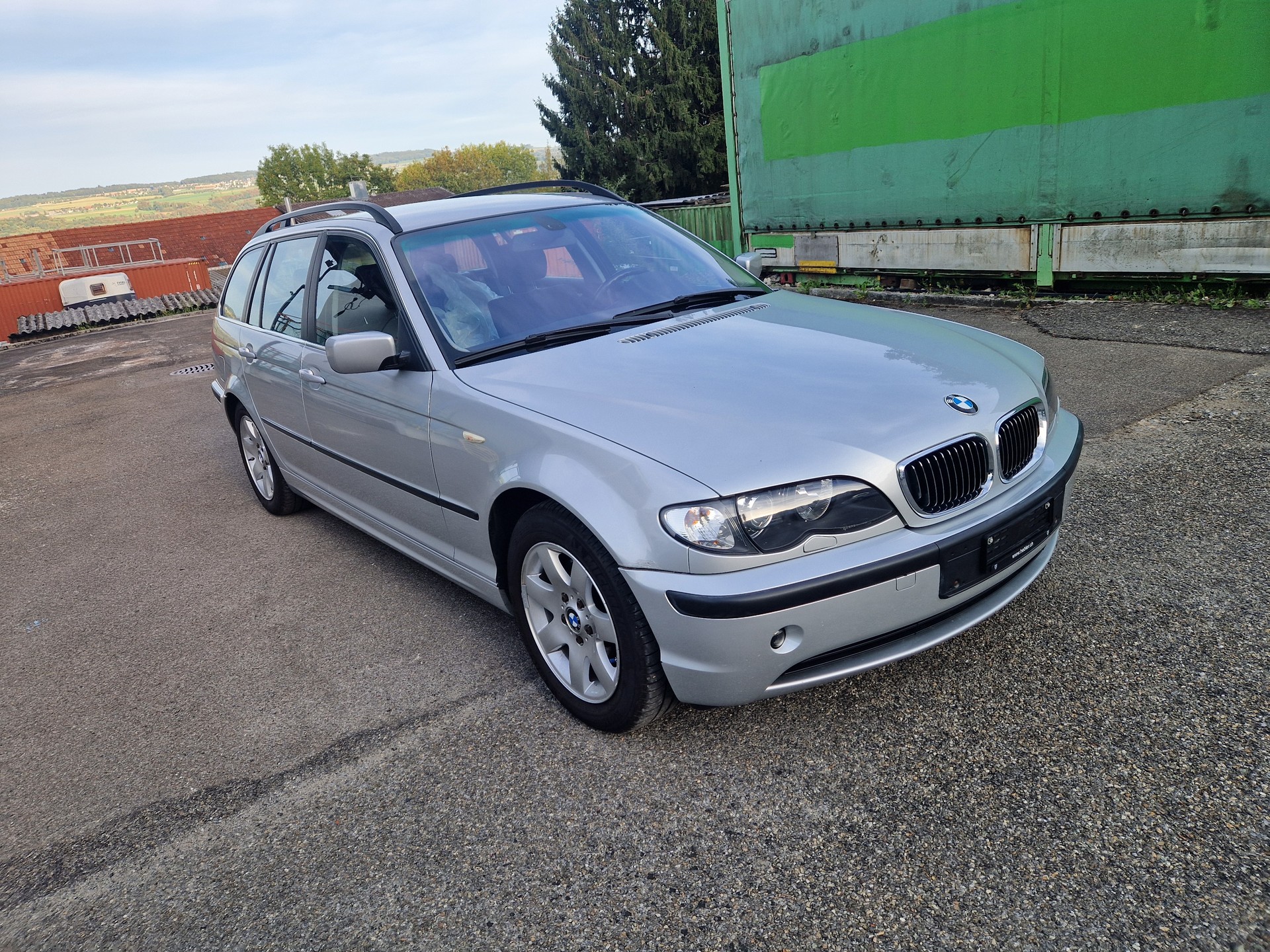 BMW 325xi Touring-image-2