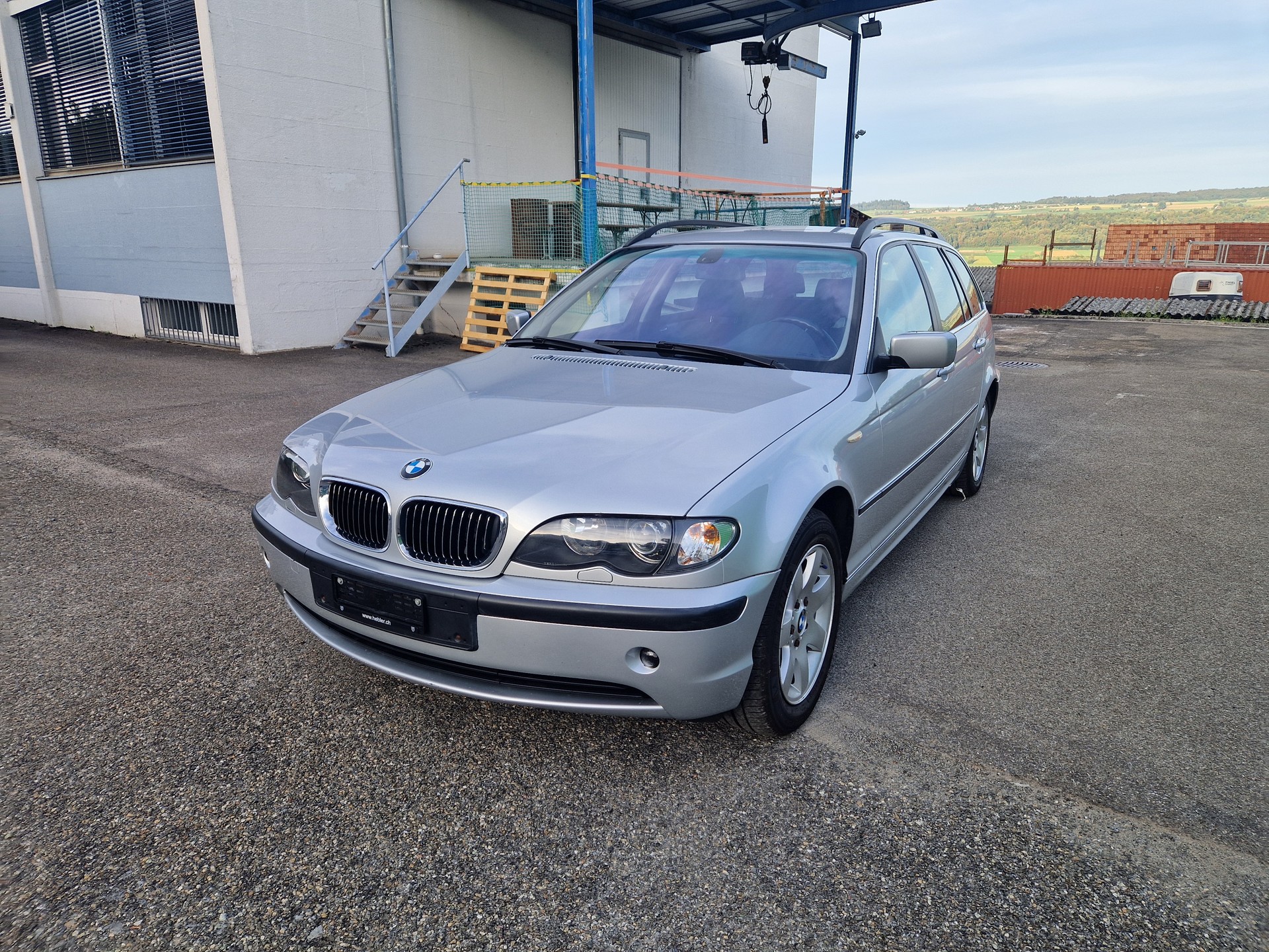 BMW 325xi Touring-image-1