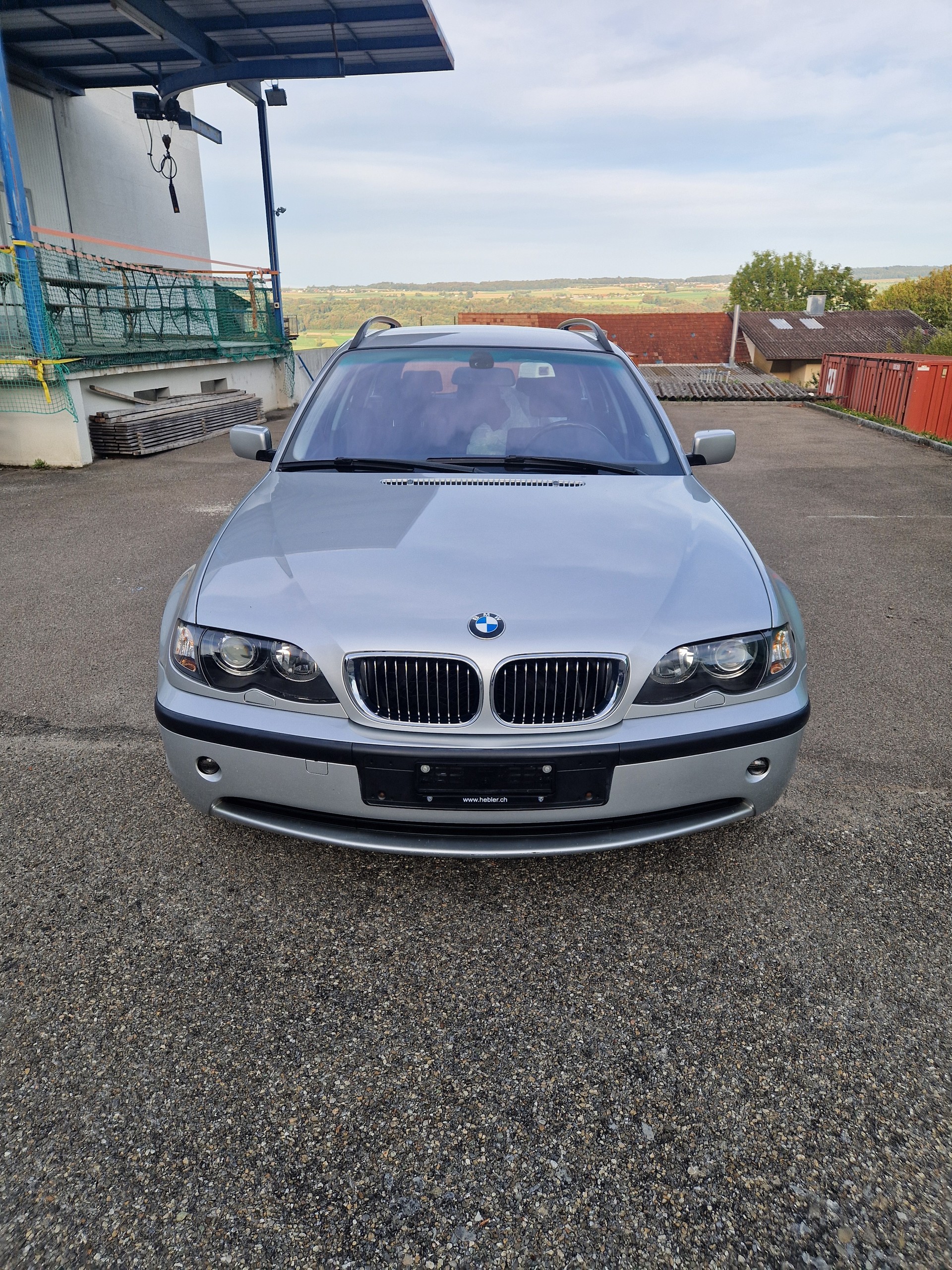 BMW 325xi Touring-image-0