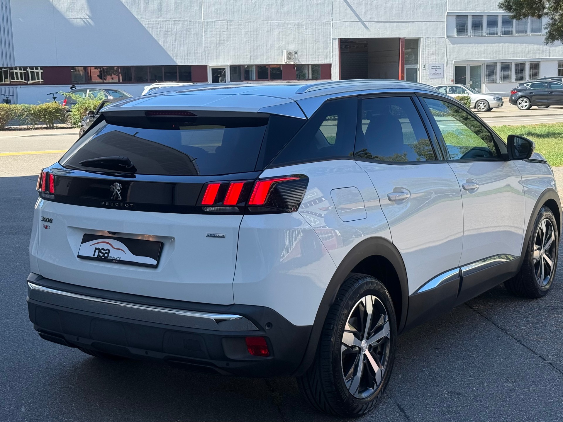 PEUGEOT 3008 1.2 PureTech Active-image-3