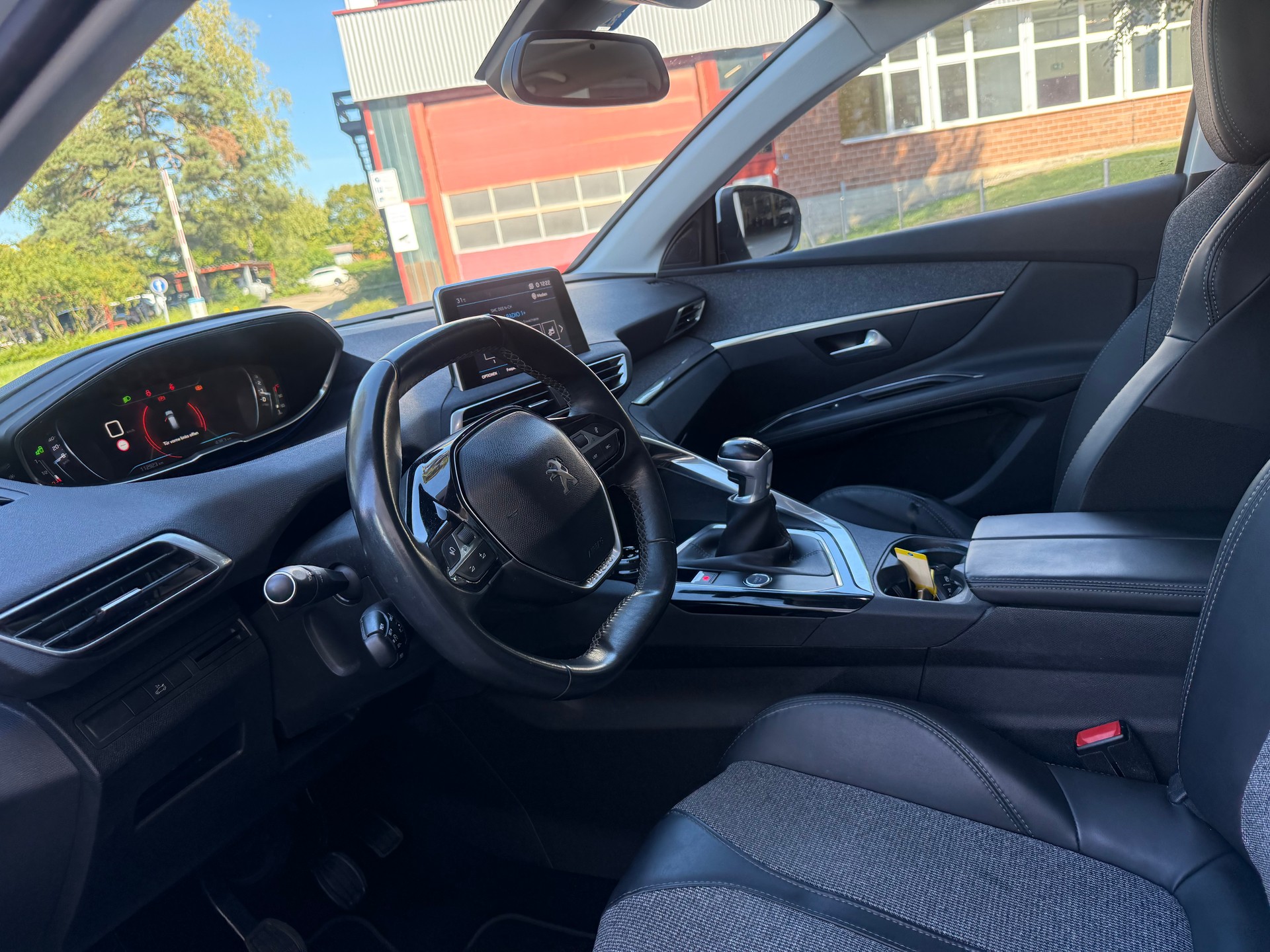 PEUGEOT 3008 1.2 PureTech Active-image-6