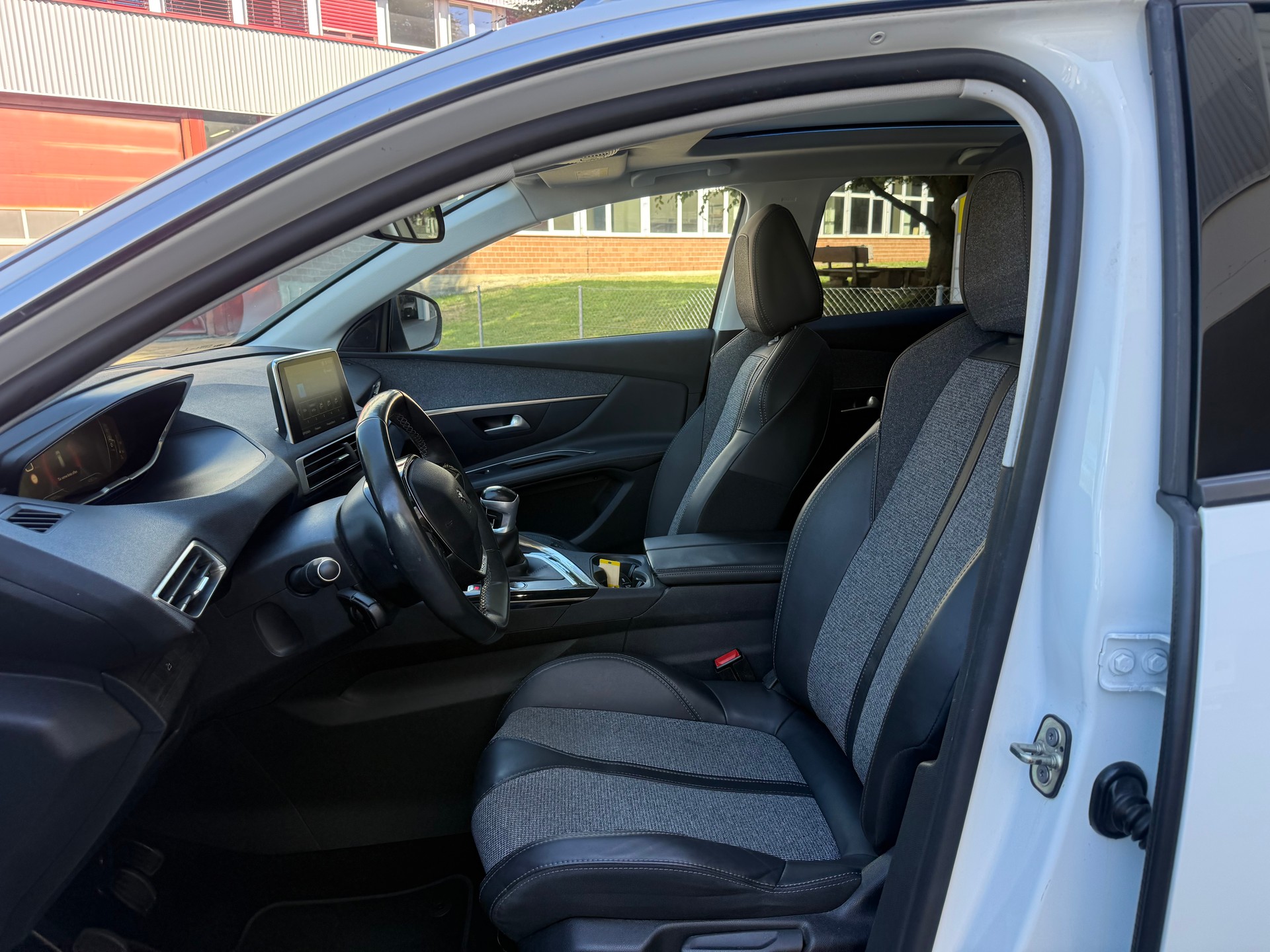PEUGEOT 3008 1.2 PureTech Active-image-5