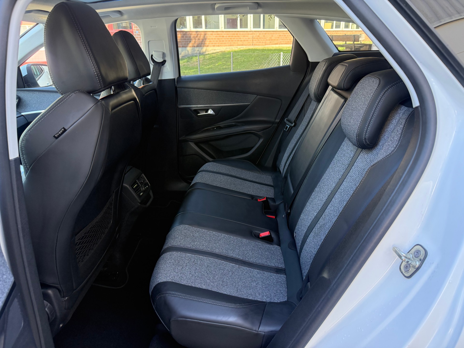 PEUGEOT 3008 1.2 PureTech Active-image-11