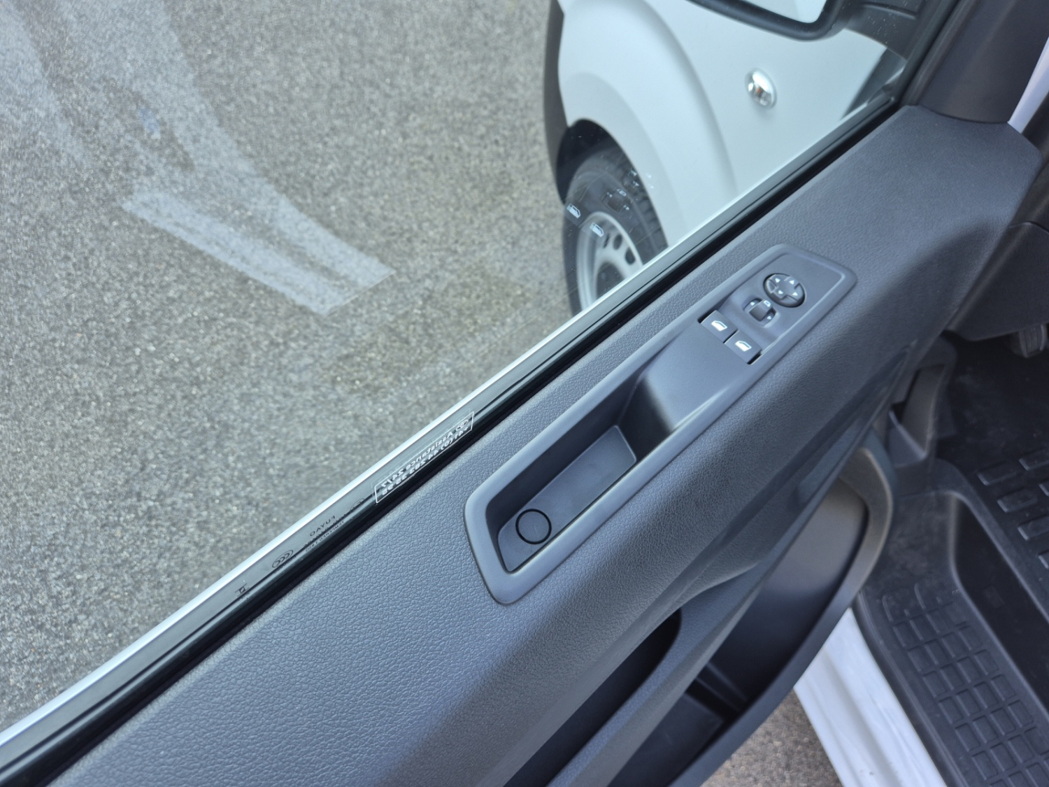 TOYOTA PROACE Van L2 2.0 D Active-image-9