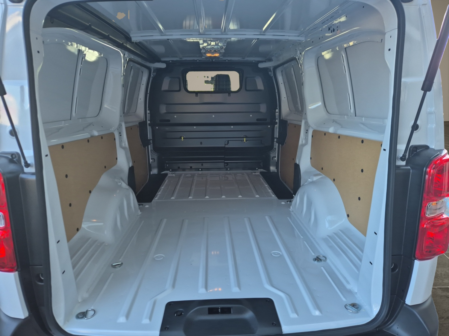 TOYOTA PROACE Van L2 2.0 D Active-image-14