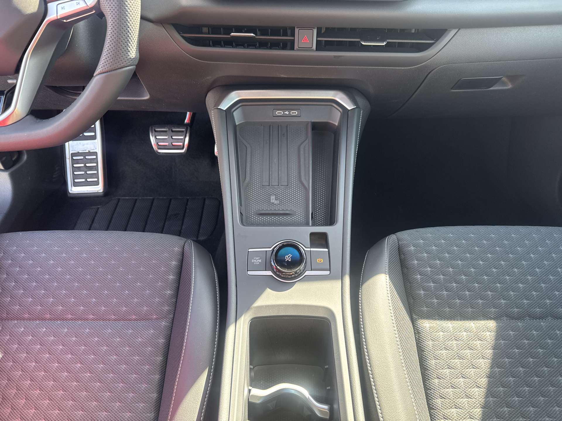 VW T-Roc 1.5 eTSi mHEV R-Line DSG-Automat-image-10