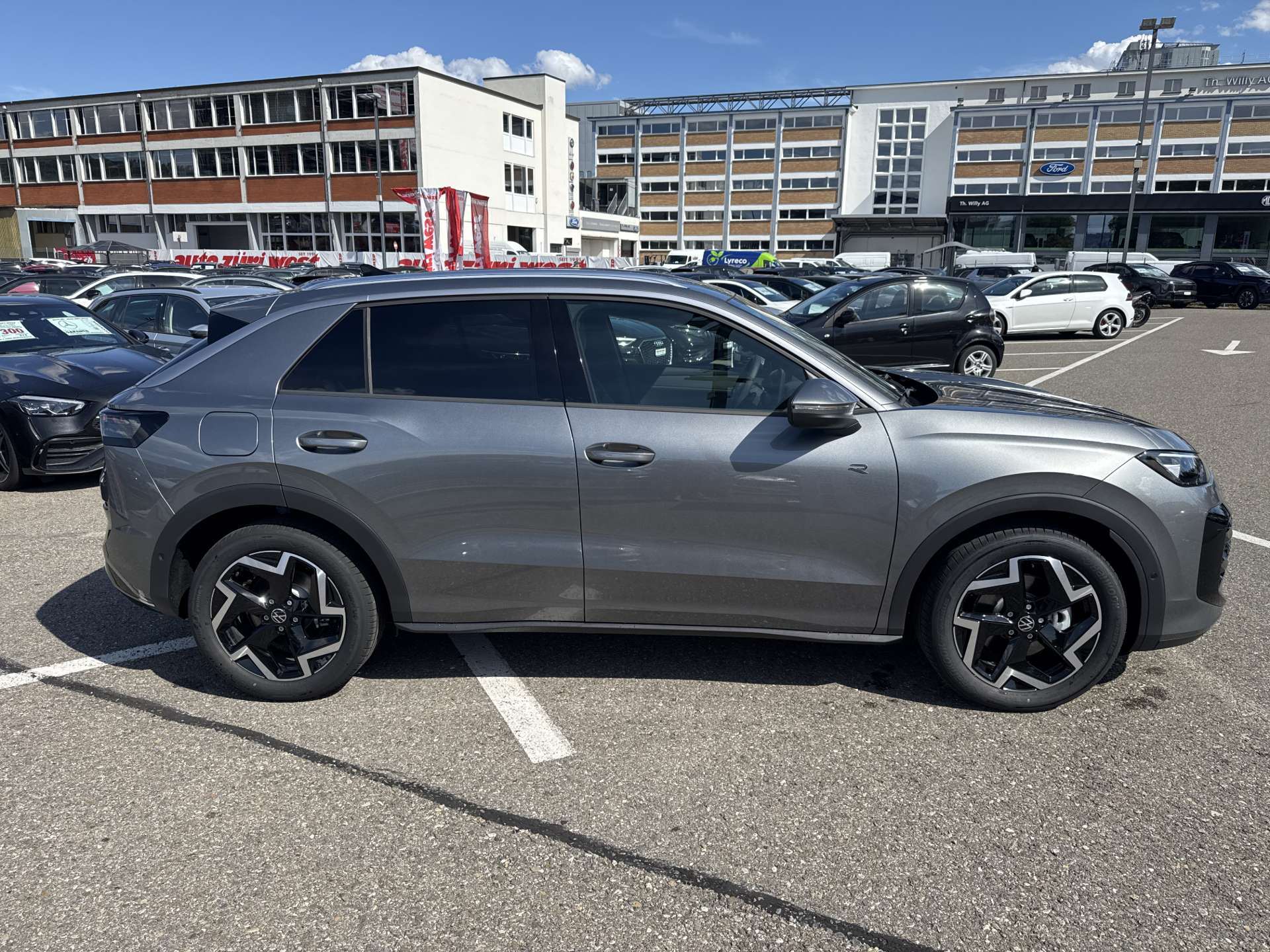 VW T-Roc 1.5 eTSi mHEV R-Line DSG-Automat-image-9