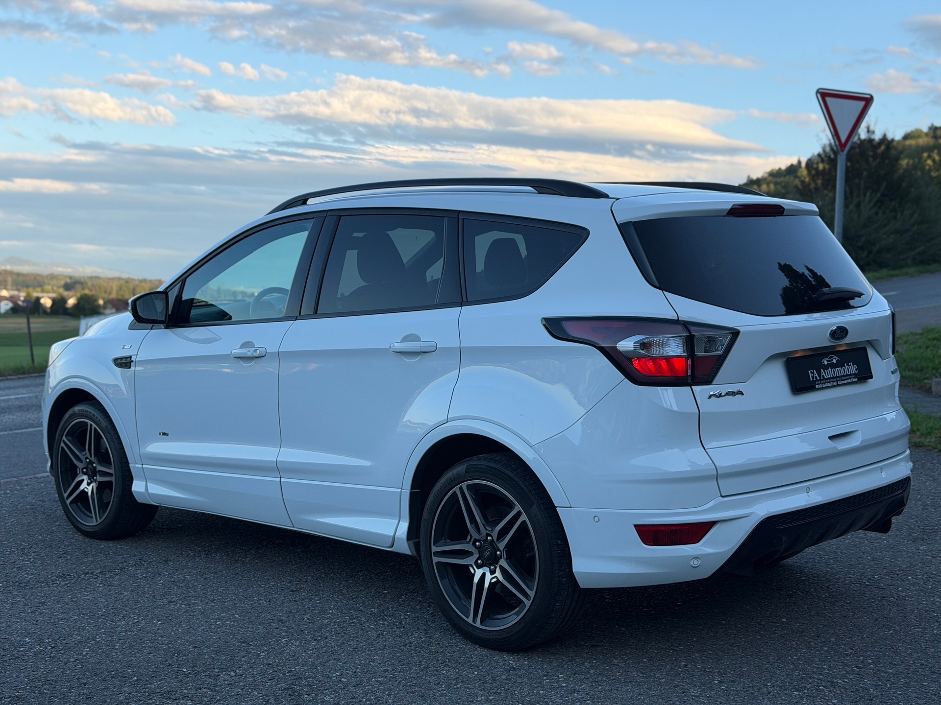 FORD Kuga 1.5 SCTi ST Line High 4WD Automatic-image-3