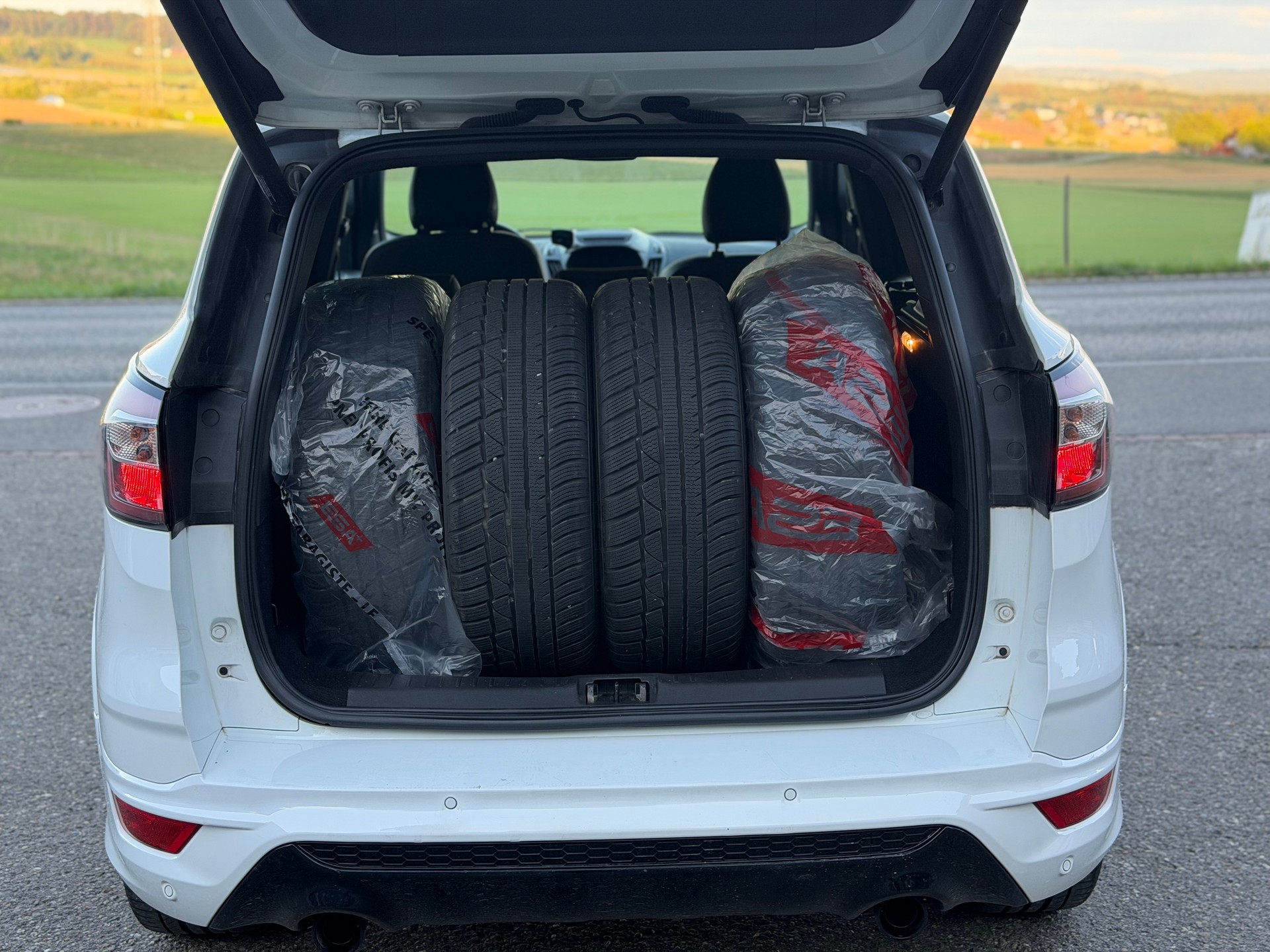 FORD Kuga 1.5 SCTi ST Line High 4WD Automatic-image-6