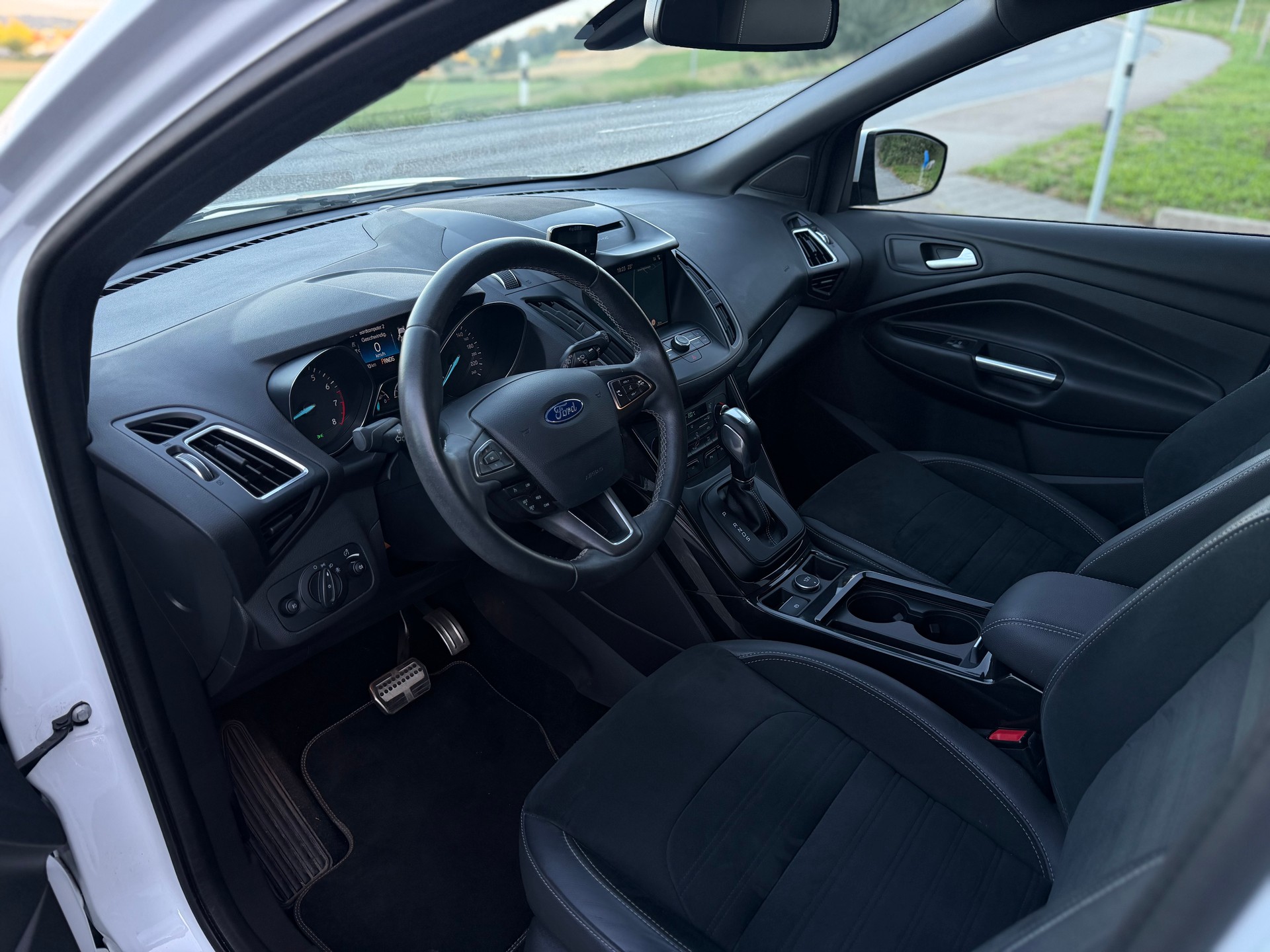 FORD Kuga 1.5 SCTi ST Line High 4WD Automatic-image-8