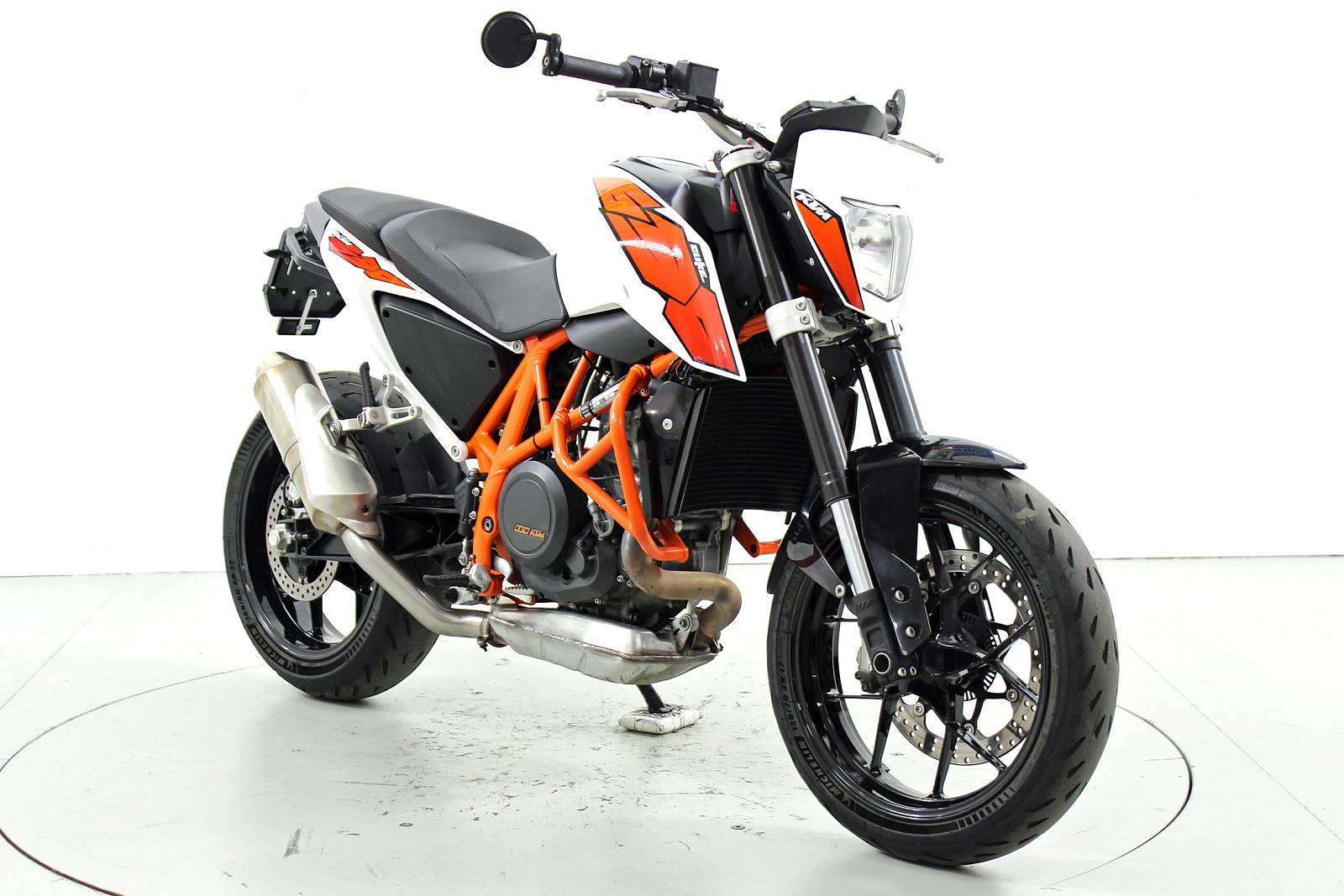 KTM 690 Duke ABS-showroom-element-1