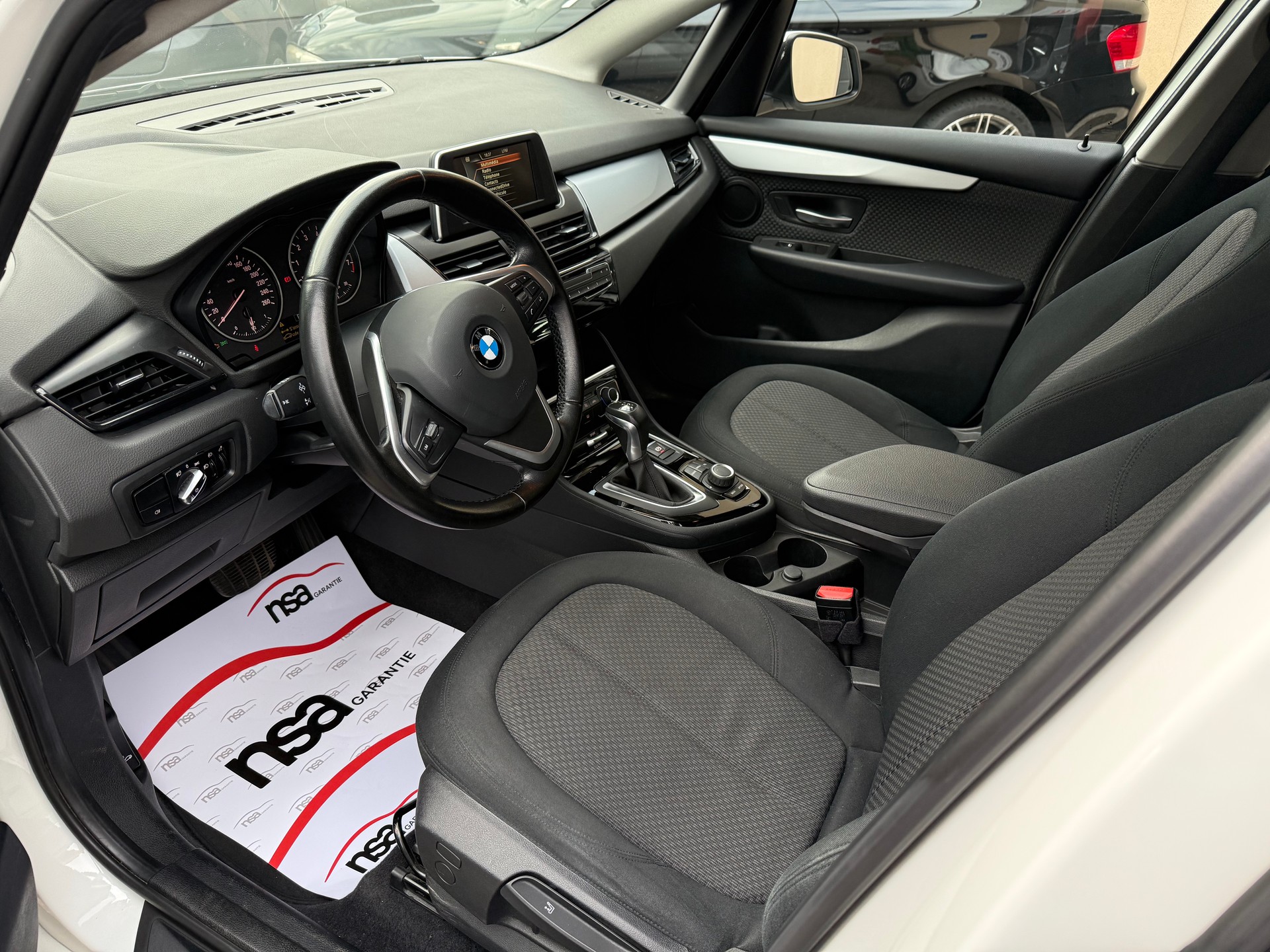 BMW 218i Active Tourer Steptronic-image-10