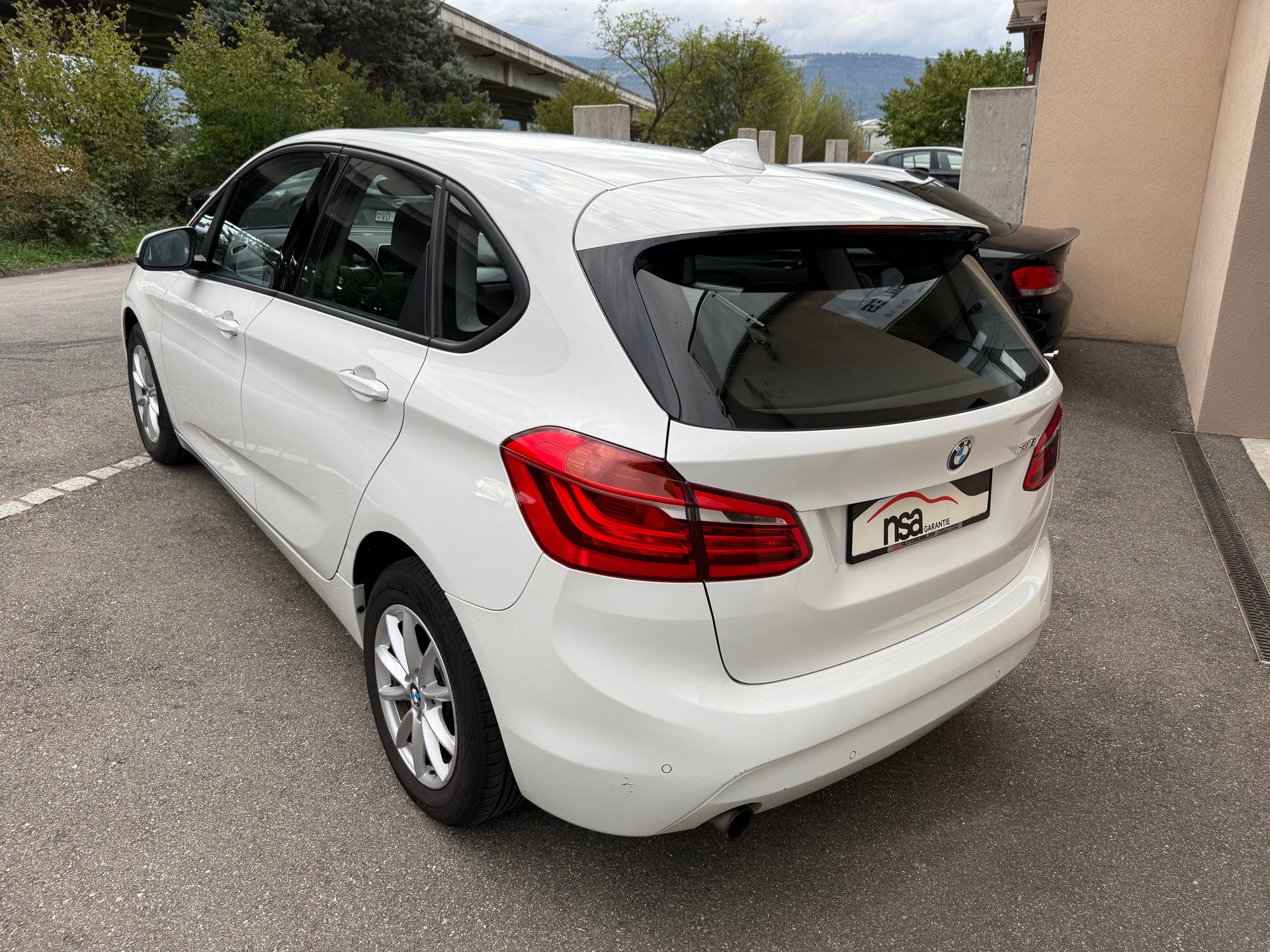 BMW 218i Active Tourer Steptronic-image-7
