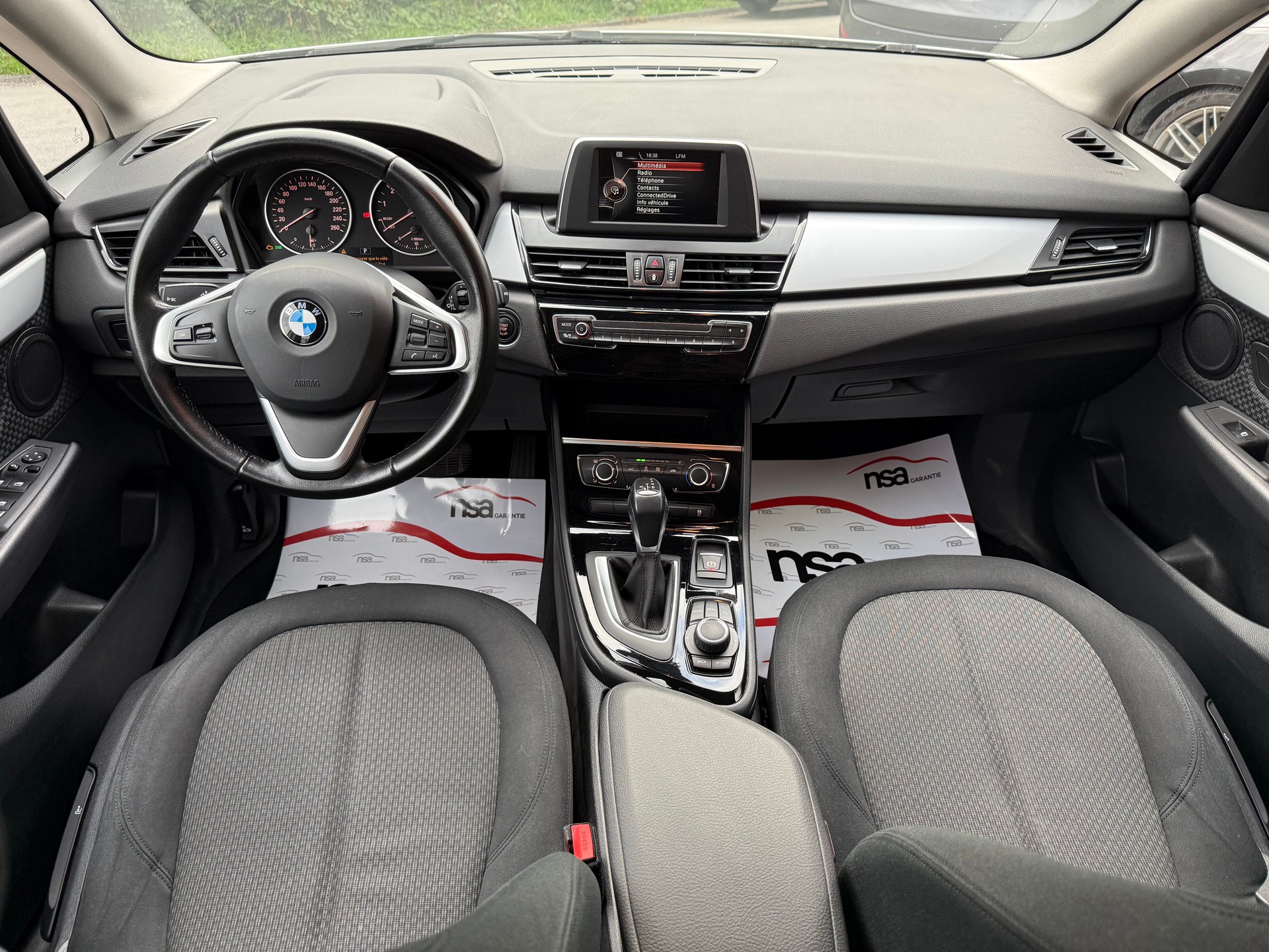 BMW 218i Active Tourer Steptronic-image-12