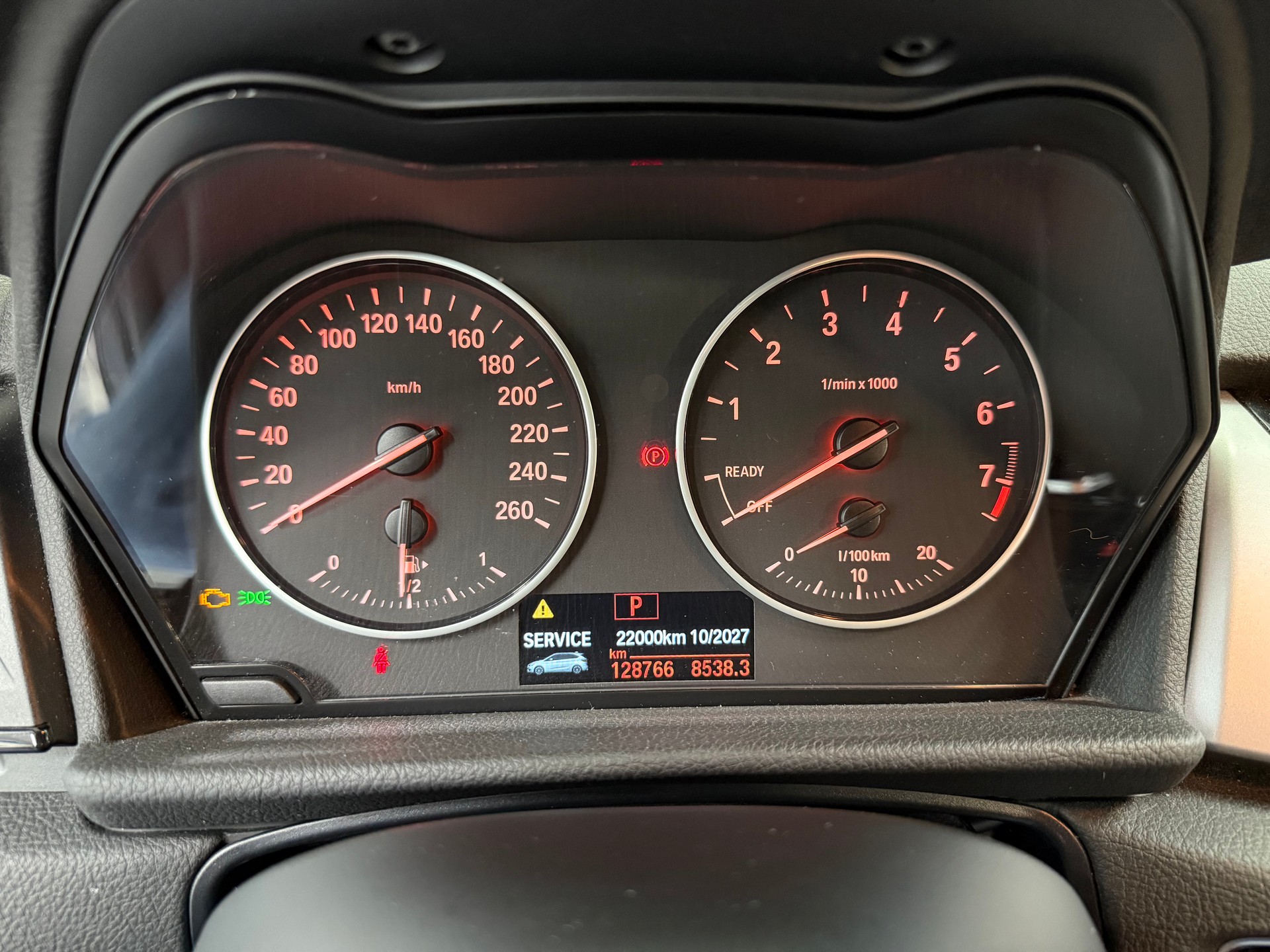BMW 218i Active Tourer Steptronic-image-13