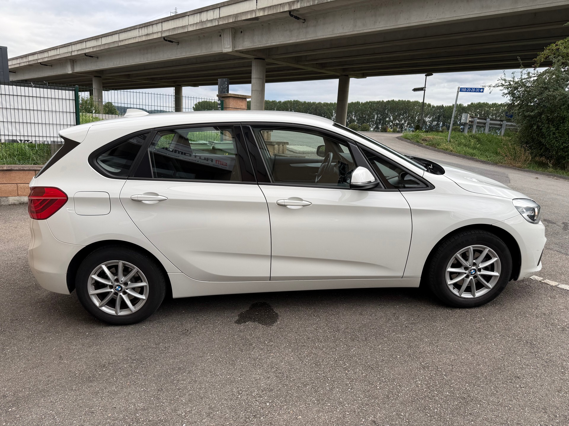 BMW 218i Active Tourer Steptronic-image-5