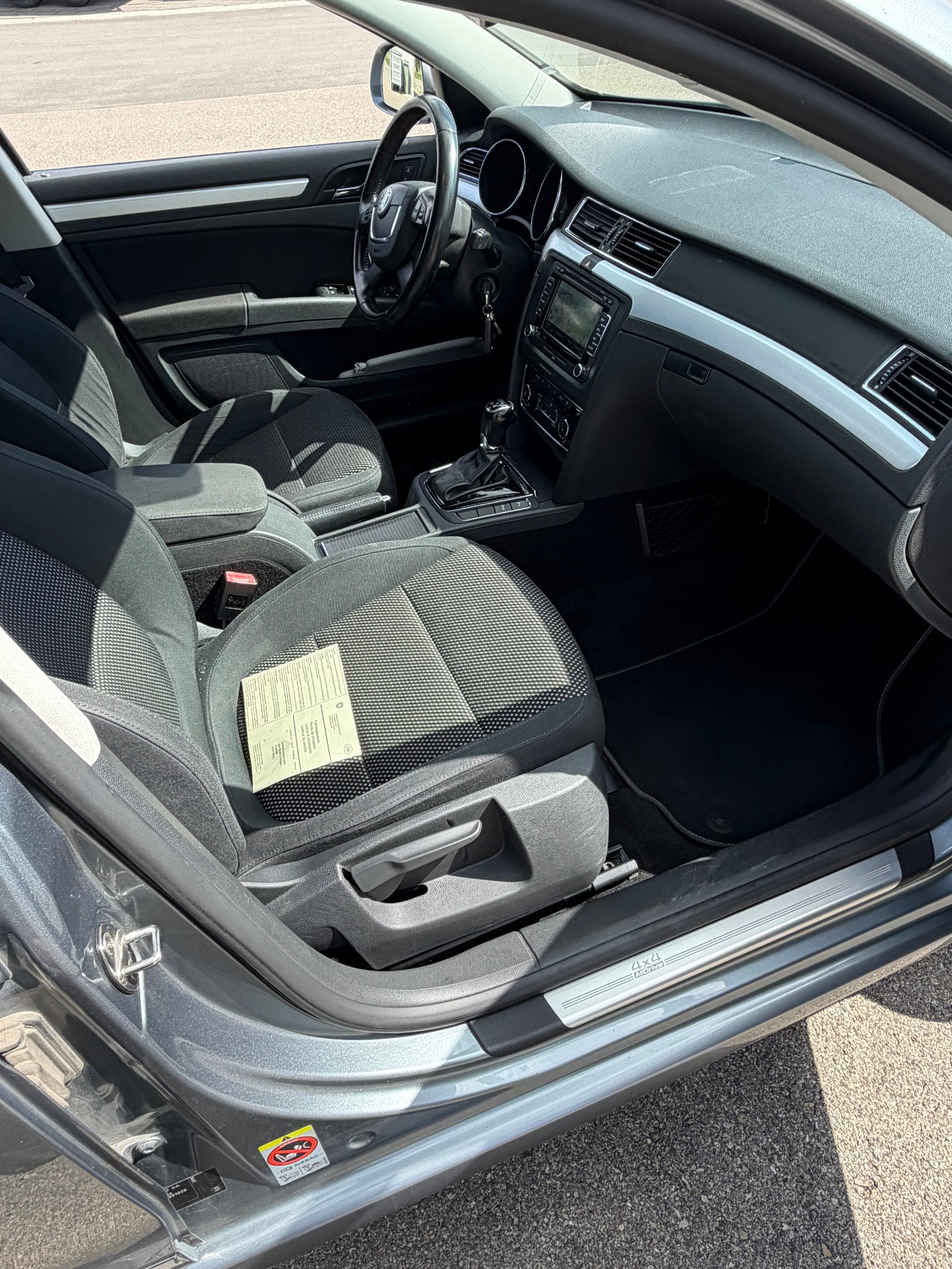 SKODA Superb Combi 2.0 TDi AllDrive4x4 DSG-image-4