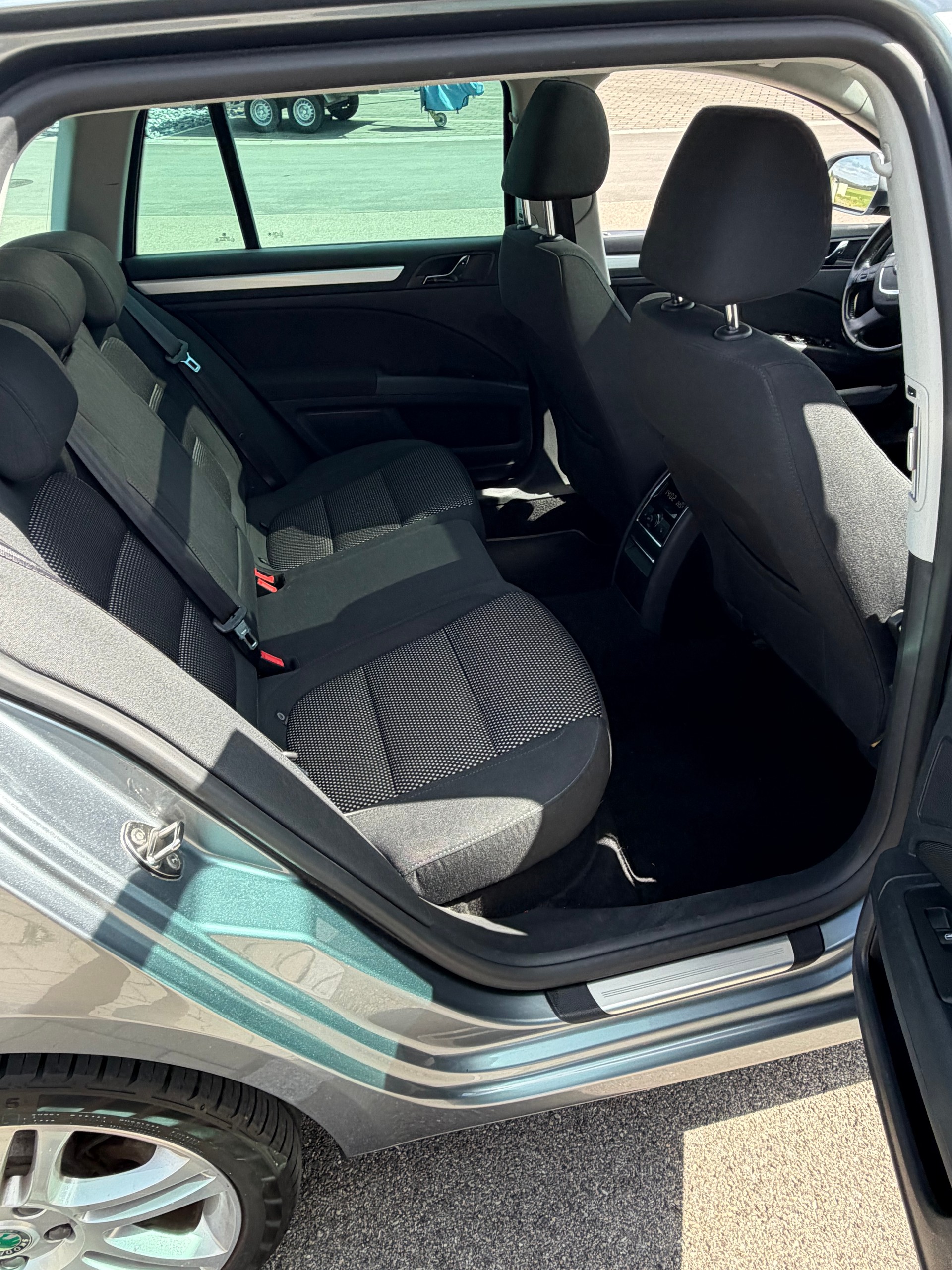SKODA Superb Combi 2.0 TDi AllDrive4x4 DSG-image-5
