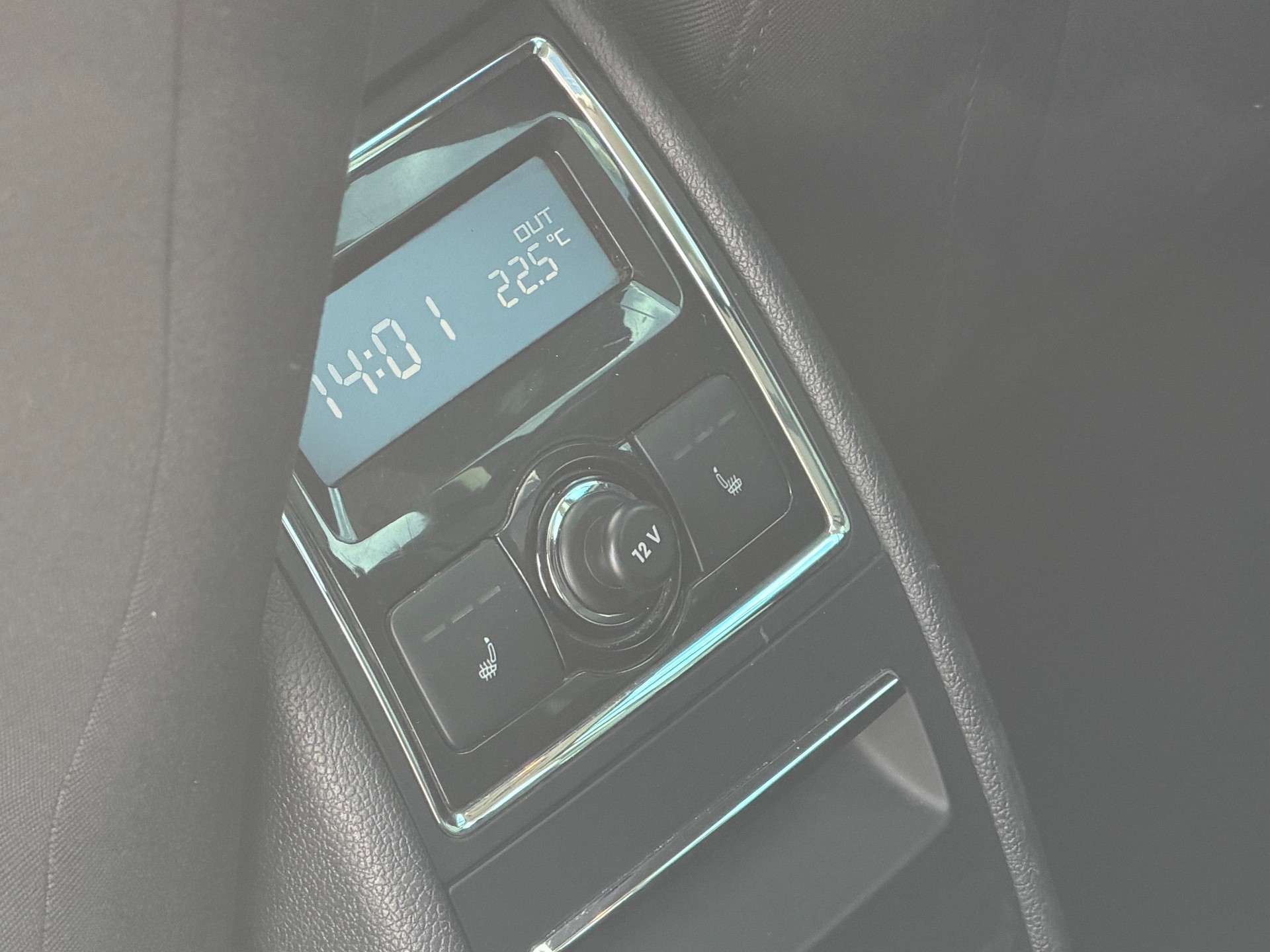 SKODA Superb Combi 2.0 TDi AllDrive4x4 DSG-image-12