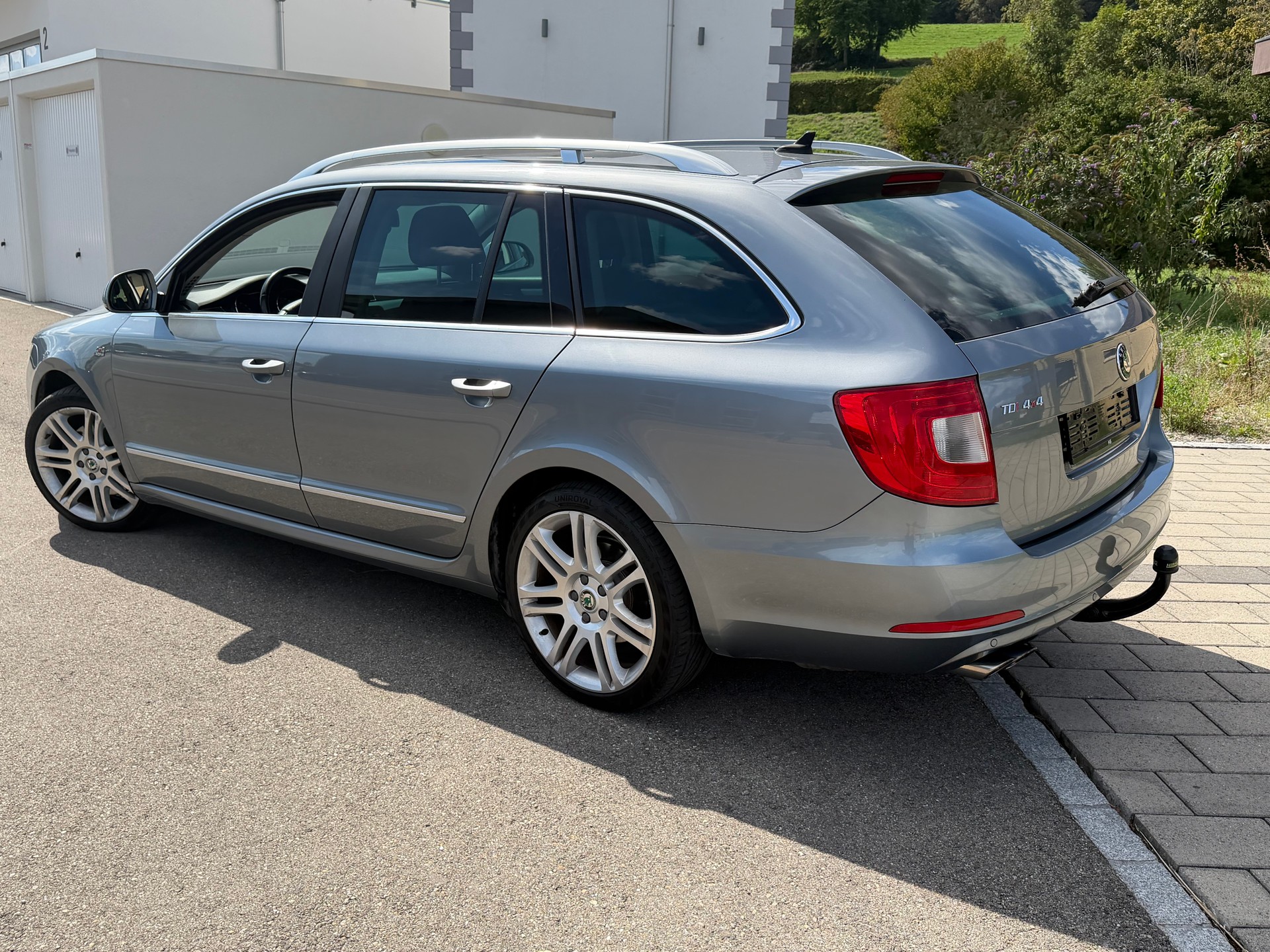 SKODA Superb Combi 2.0 TDi AllDrive4x4 DSG-image-11