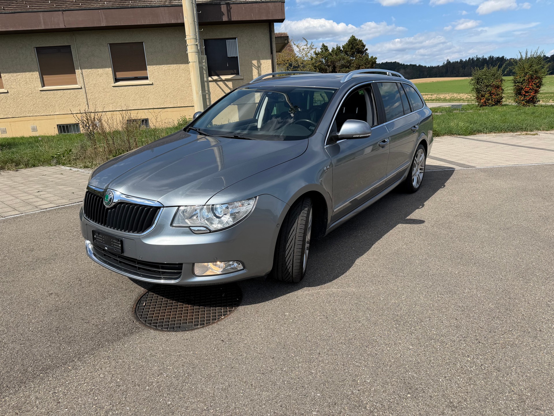 SKODA Superb Combi 2.0 TDi AllDrive4x4 DSG-image-0