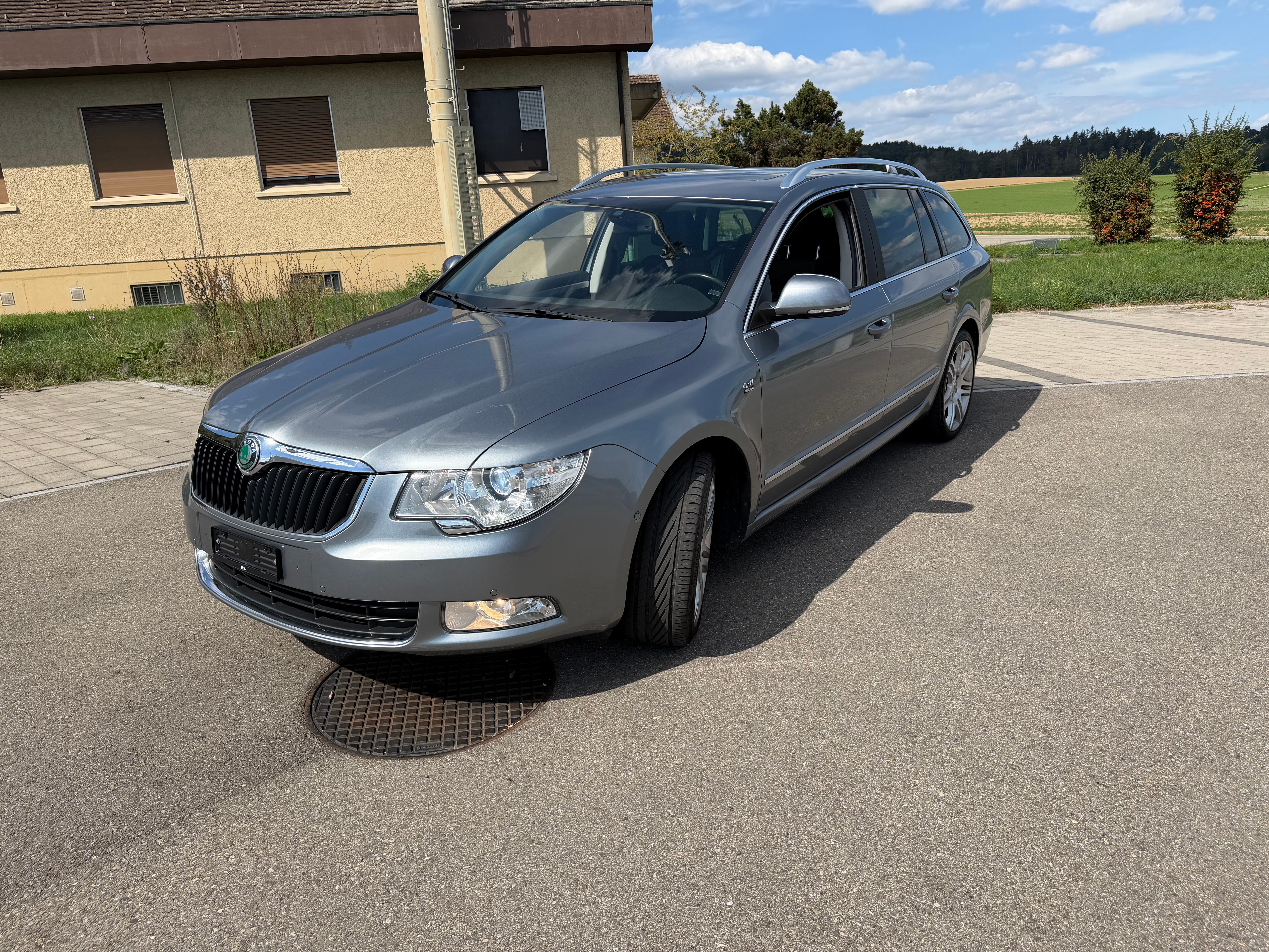 SKODA Superb Combi 2.0 TDi AllDrive4x4 DSG — slika 1