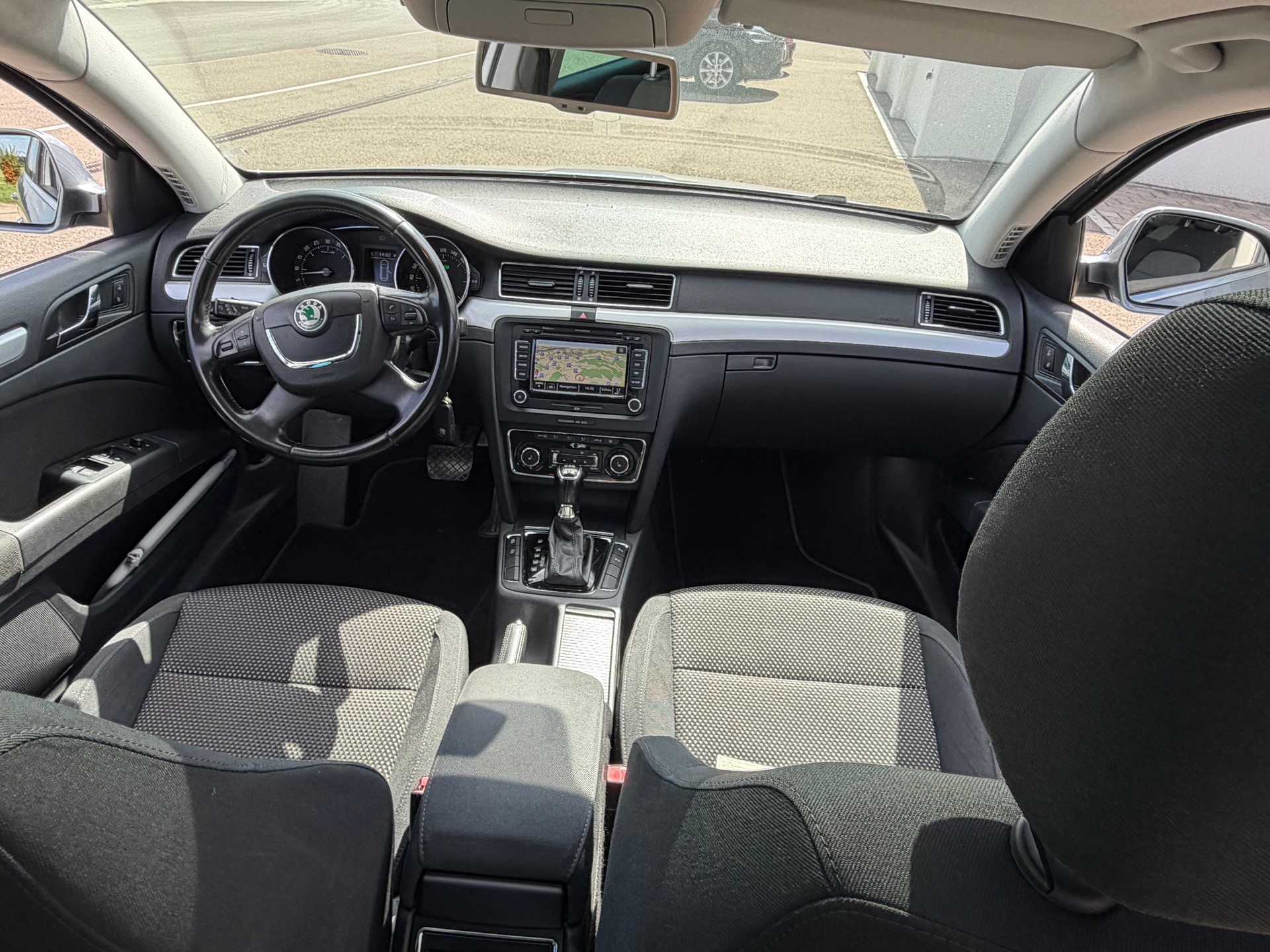 SKODA Superb Combi 2.0 TDi AllDrive4x4 DSG-image-6